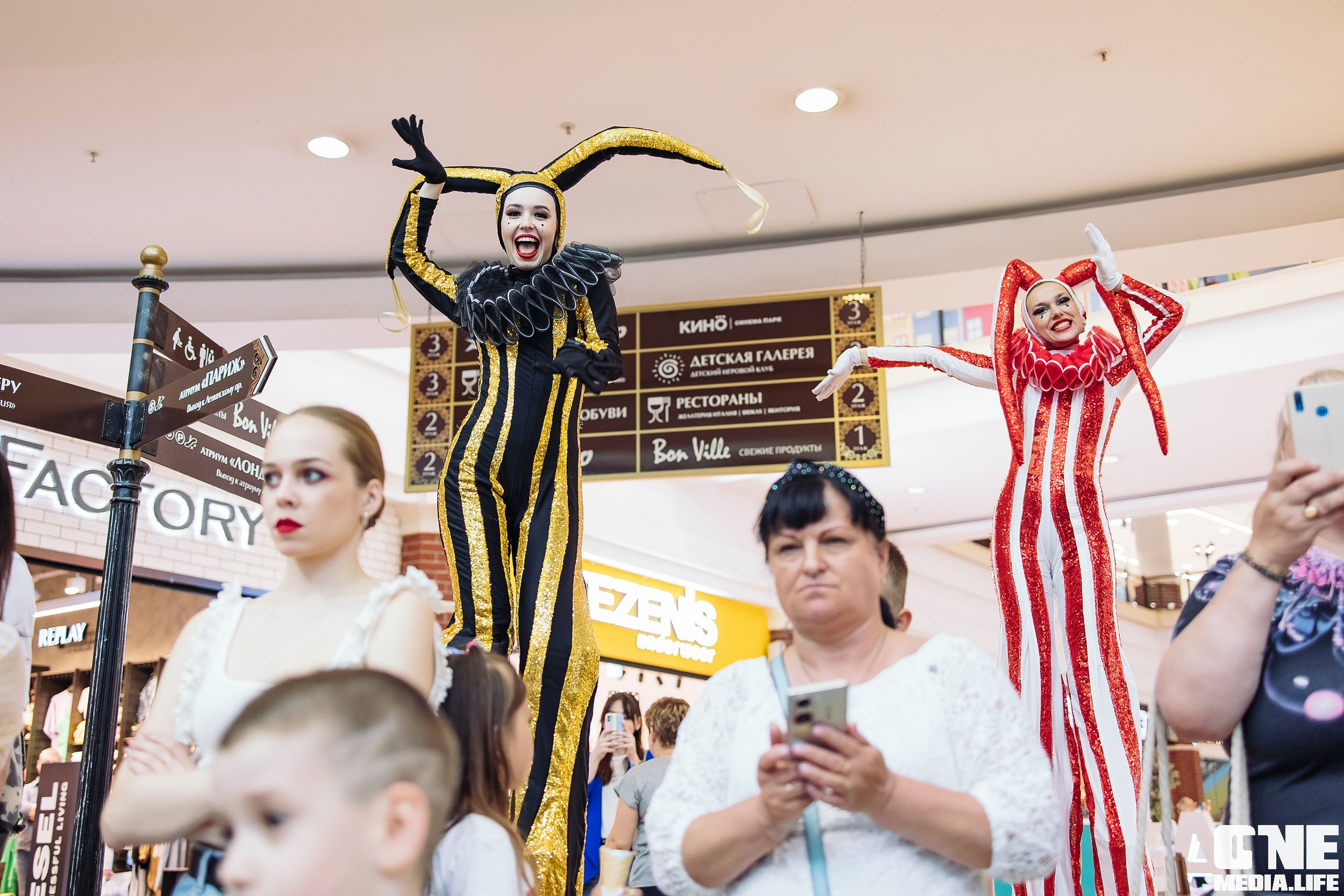 Автограф-сессия с Митей Фоминым. One Media Life: фоторепортажи, фотоотчеты с мероприятий и заведений