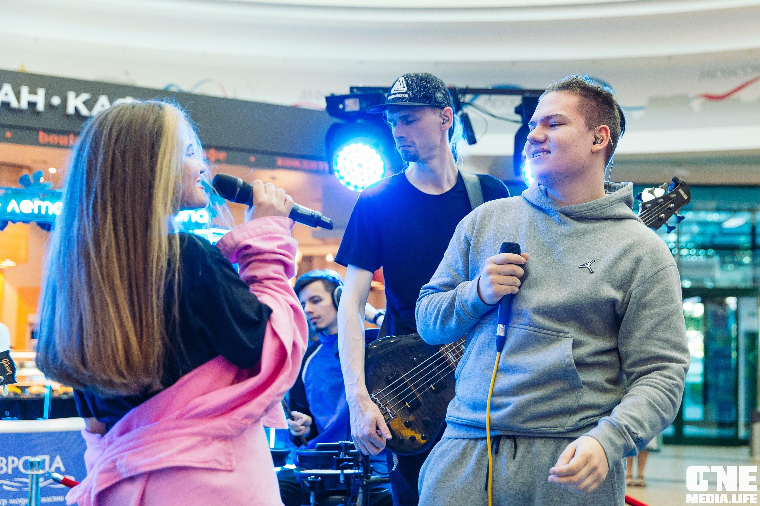 Фотоотчет с «Твой настоящий выпускной» в ТРЦ Европа. One Media Life: фоторепортажи, фотоотчеты с мероприятий и заведений