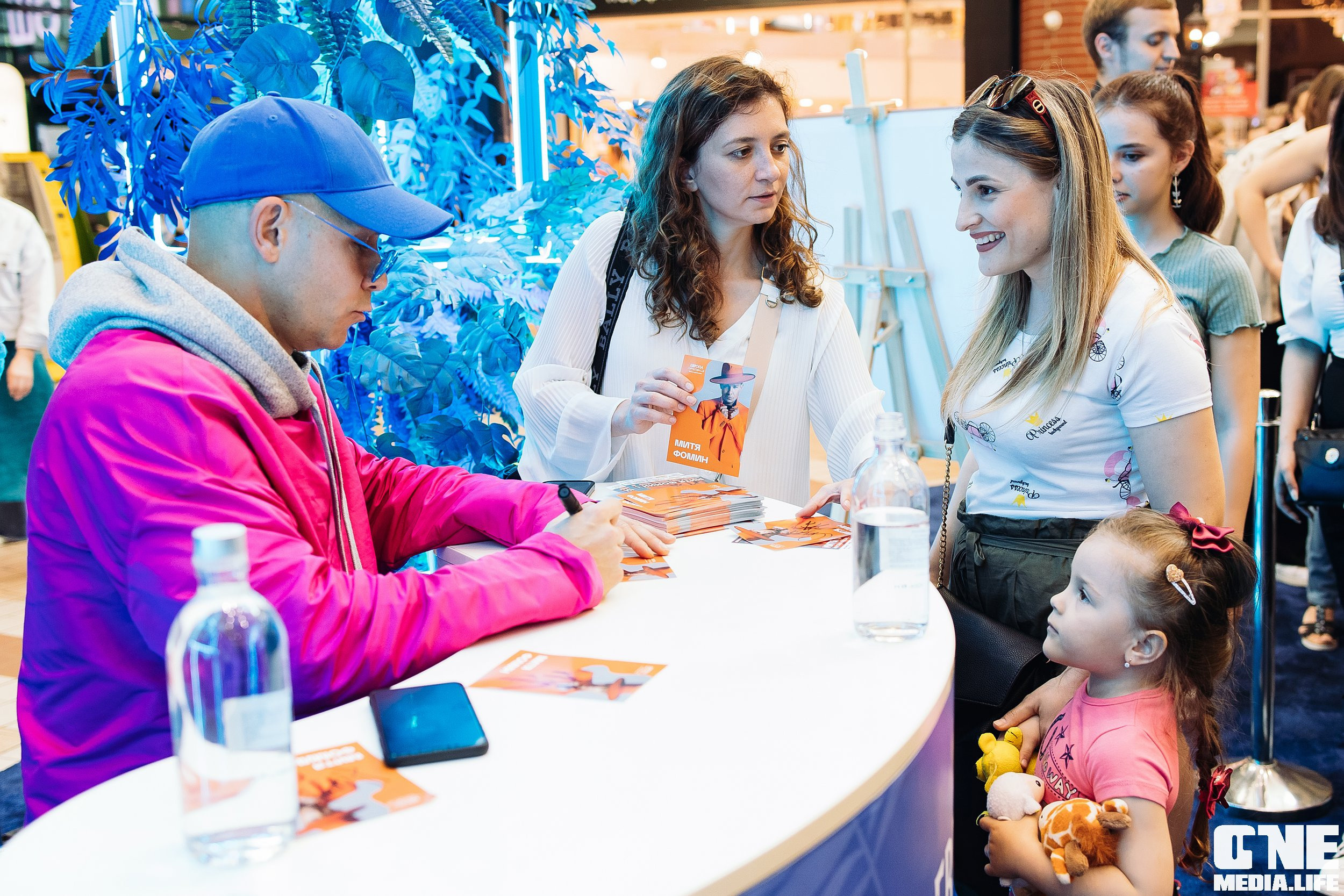 Автограф-сессия с Митей Фоминым. One Media Life: фоторепортажи, фотоотчеты с мероприятий и заведений