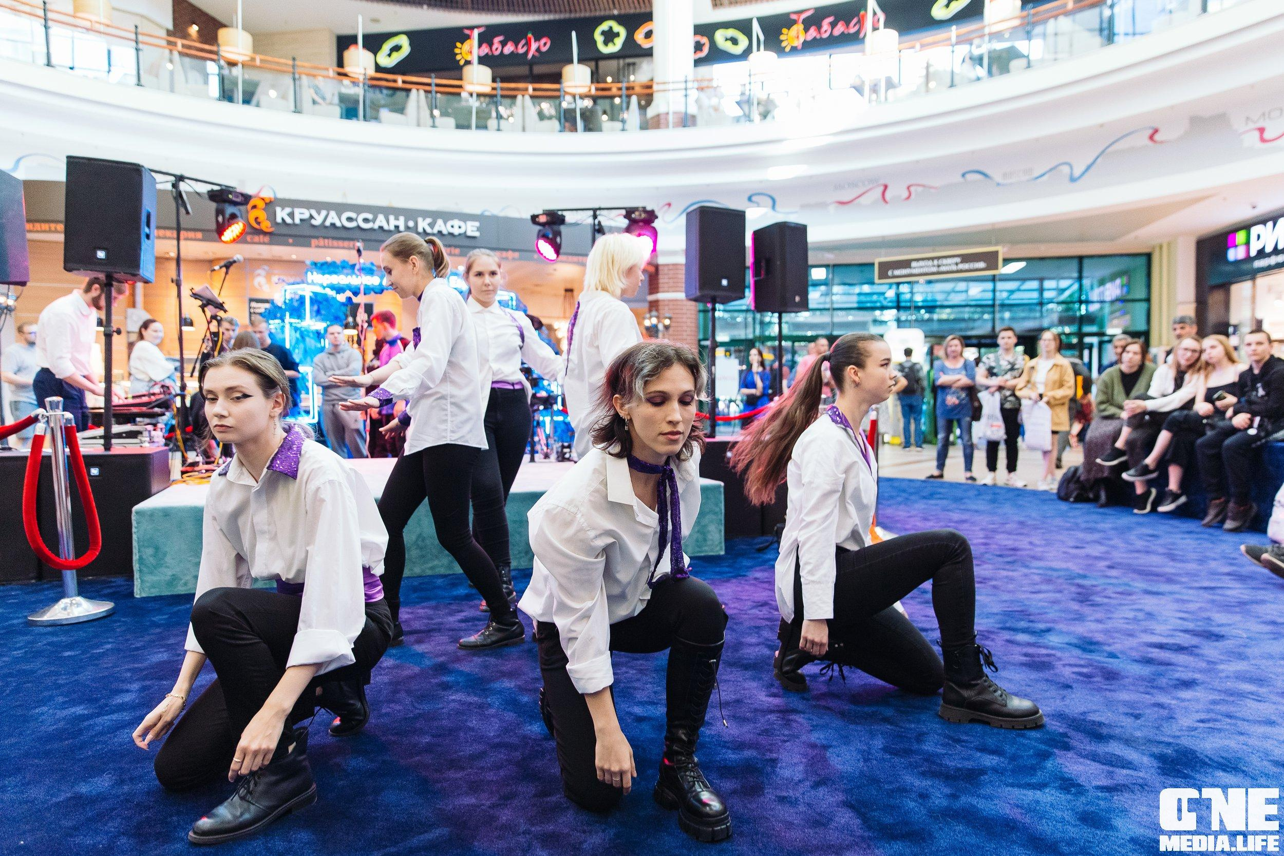 Фотоотчет с «Твой настоящий выпускной» в ТРЦ Европа. One Media Life: фоторепортажи, фотоотчеты с мероприятий и заведений