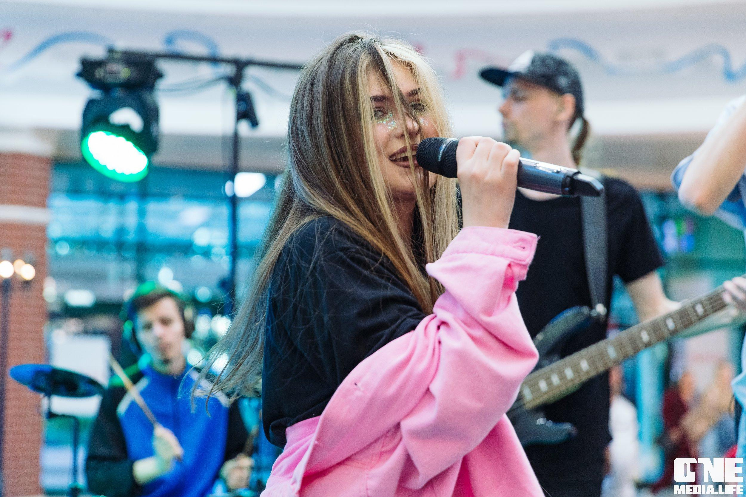 Фотоотчет с «Твой настоящий выпускной» в ТРЦ Европа. One Media Life: фоторепортажи, фотоотчеты с мероприятий и заведений