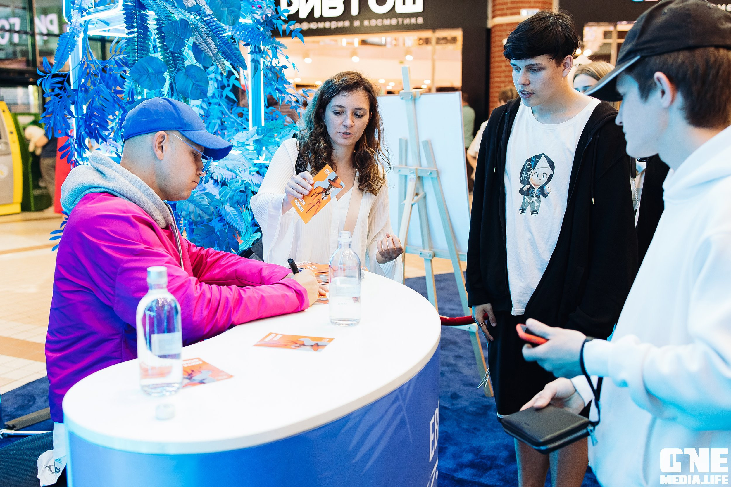 Автограф-сессия с Митей Фоминым. One Media Life: фоторепортажи, фотоотчеты с мероприятий и заведений