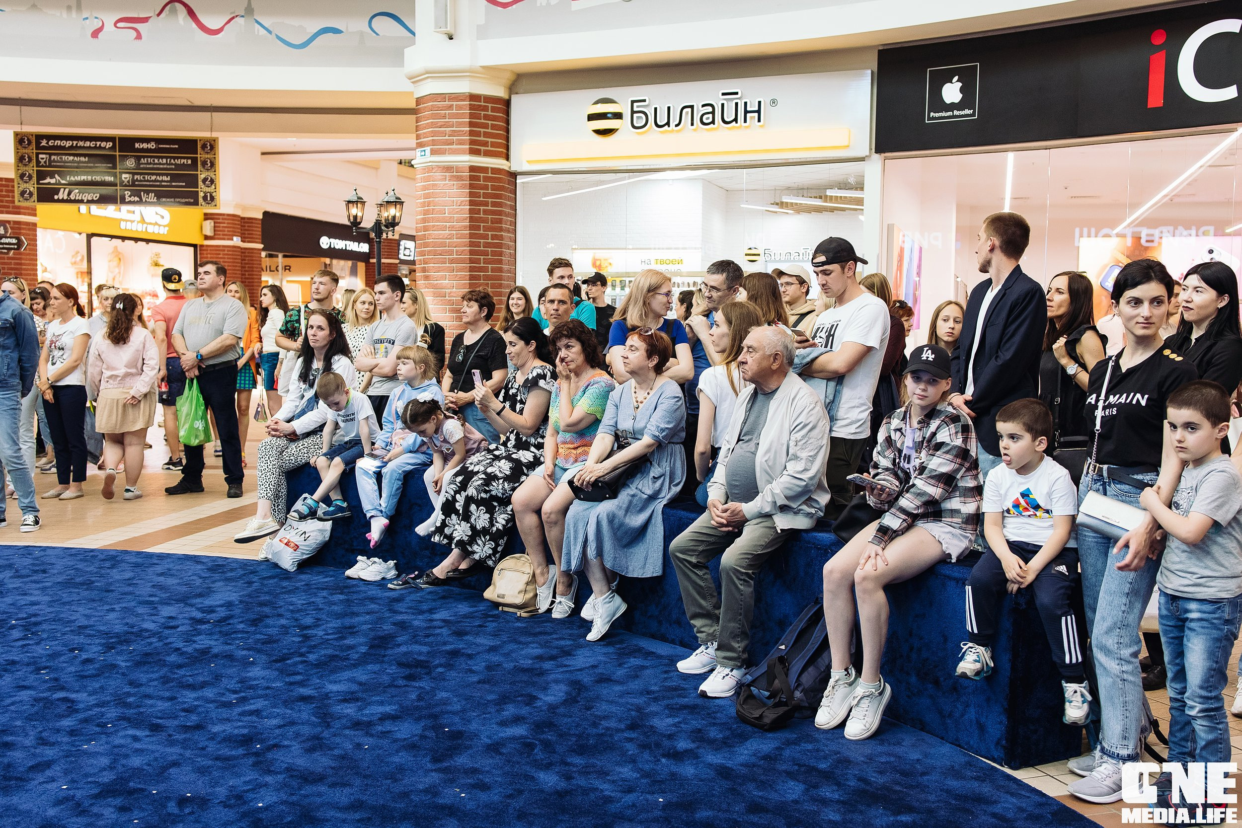 Автограф-сессия с Митей Фоминым. One Media Life: фоторепортажи, фотоотчеты с мероприятий и заведений