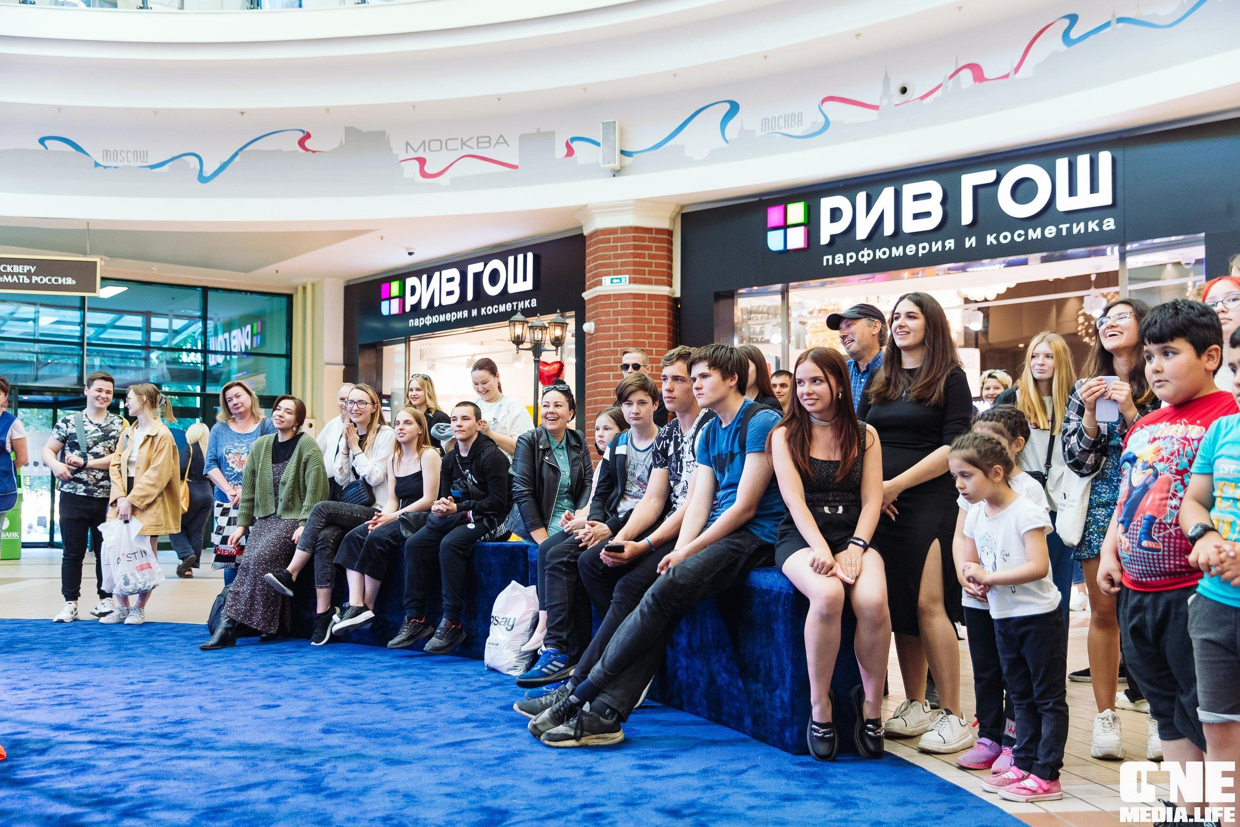 Фотоотчет с «Твой настоящий выпускной» в ТРЦ Европа. One Media Life: фоторепортажи, фотоотчеты с мероприятий и заведений