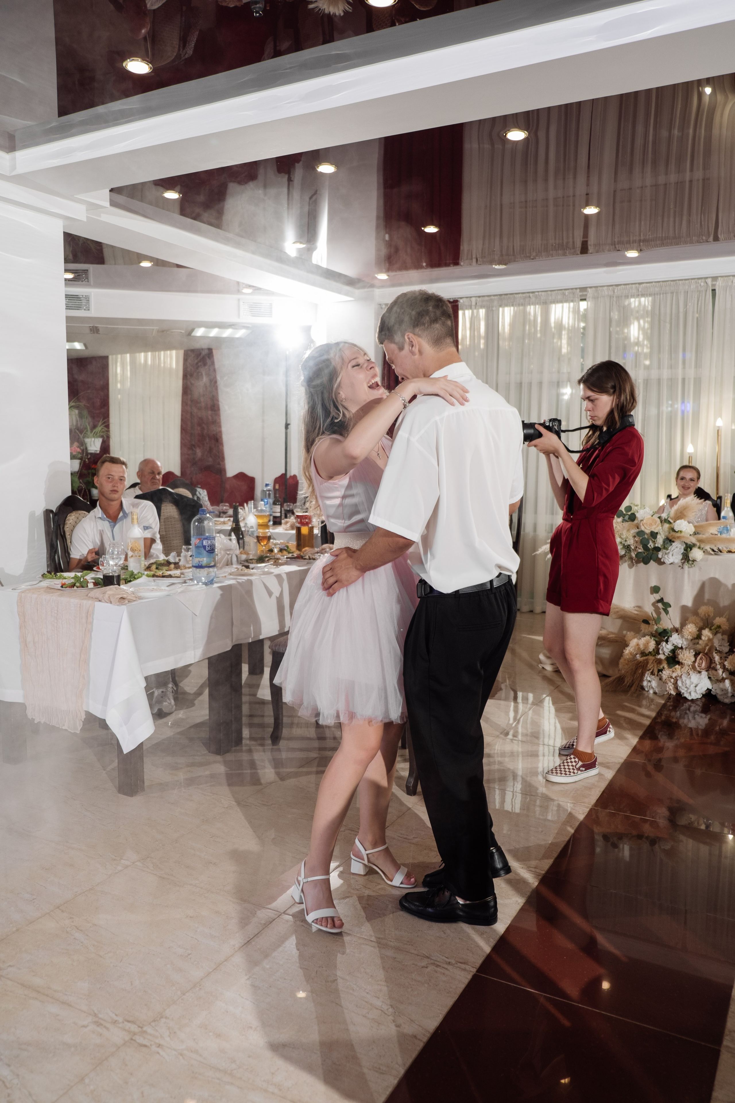 Свадебный ретопртаж. Профессиональная фотосъемка в Крыму. Натуральные эмоции и живые кадры. Забронируйте дату прямо сейчас!