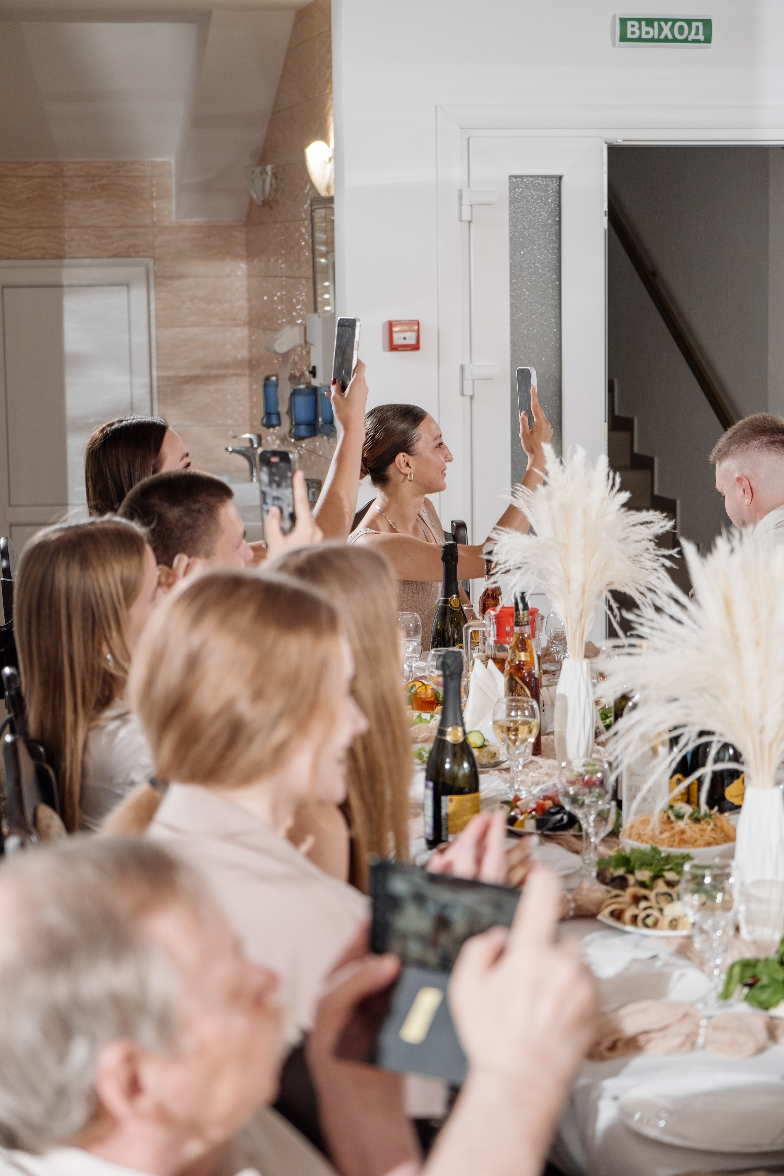 Свадебный ретопртаж. Профессиональная фотосъемка в Крыму. Натуральные эмоции и живые кадры. Забронируйте дату прямо сейчас!