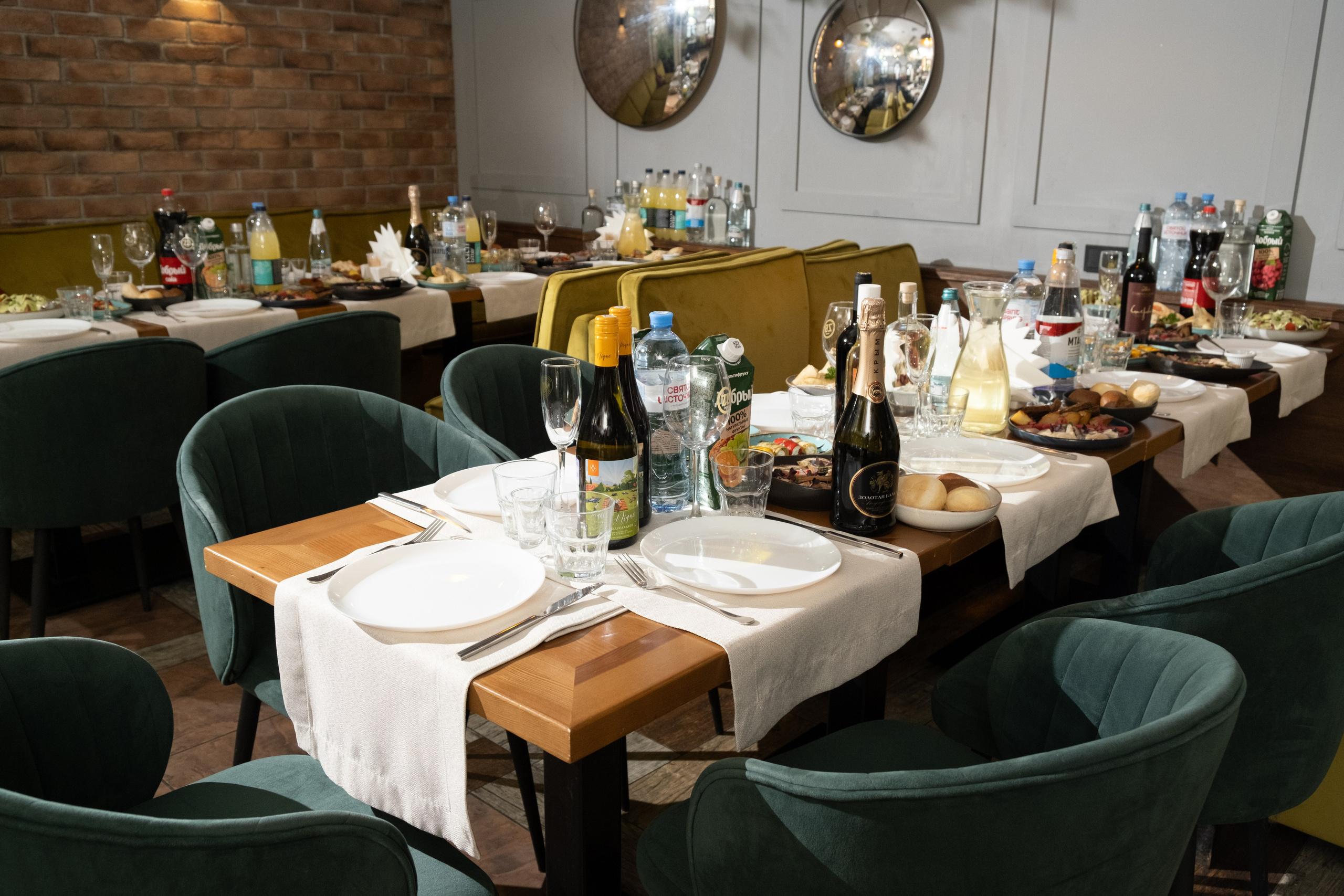 О+Д (ЗАГС, прогулка Центр и Парк Победы, банкет). Профессиональная фотосъемка в Крыму. Натуральные эмоции и живые кадры. Забронируйте дату прямо сейчас!