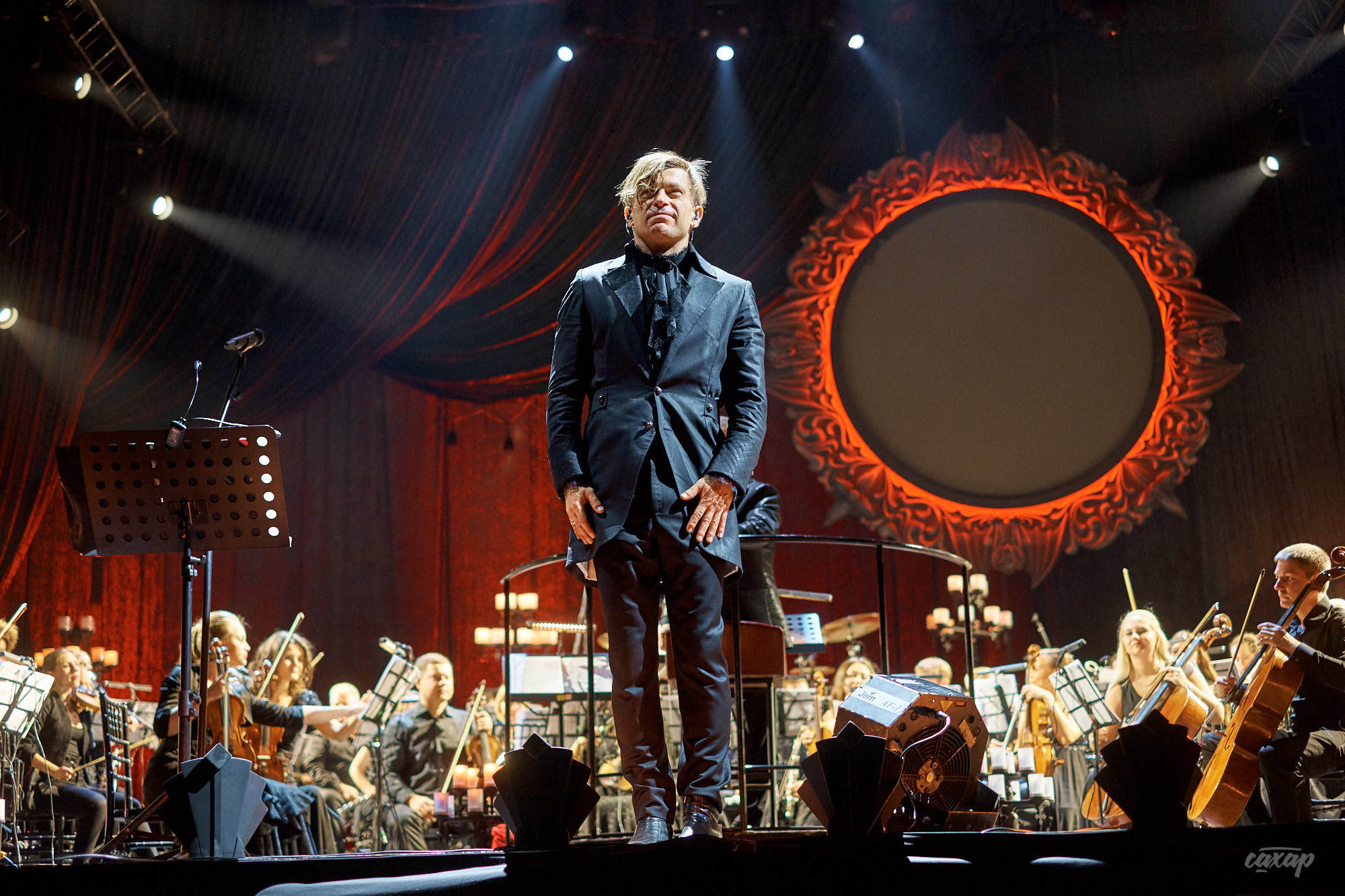 Би-2 с Симфоническим оркестром, фото с концерта. Фотограф в Екатеринбу. Профессиональный фотограф в Екатеринбурге Юра Сахар