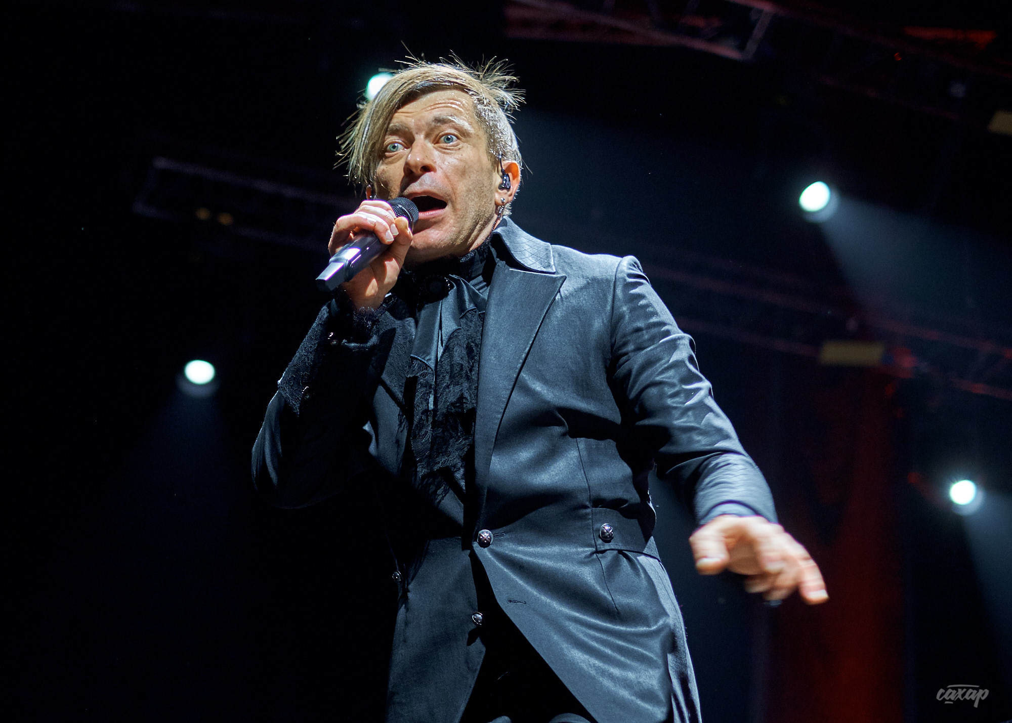 Би-2 с Симфоническим оркестром, фото с концерта. Фотограф в Екатеринбу. Профессиональный фотограф в Екатеринбурге Юра Сахар