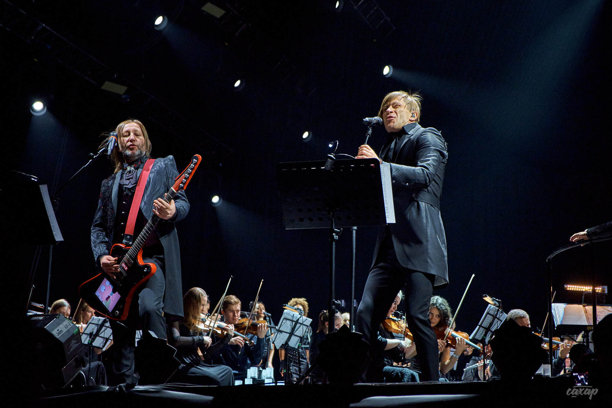 Би-2 с Симфоническим оркестром, фото с концерта. Фотограф в Екатеринбу. Профессиональный фотограф в Екатеринбурге Юра Сахар