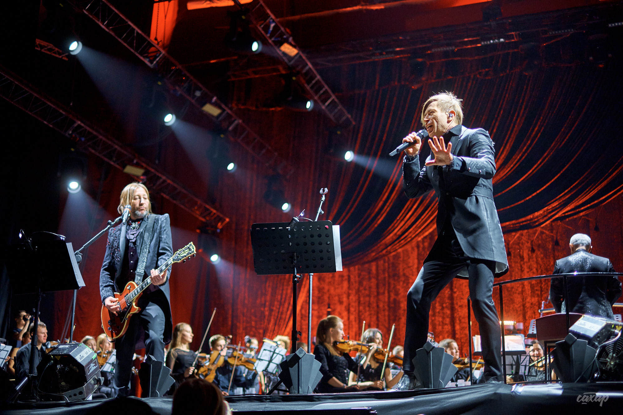 Би-2 с Симфоническим оркестром, фото с концерта. Фотограф в Екатеринбу. Профессиональный фотограф в Екатеринбурге Юра Сахар