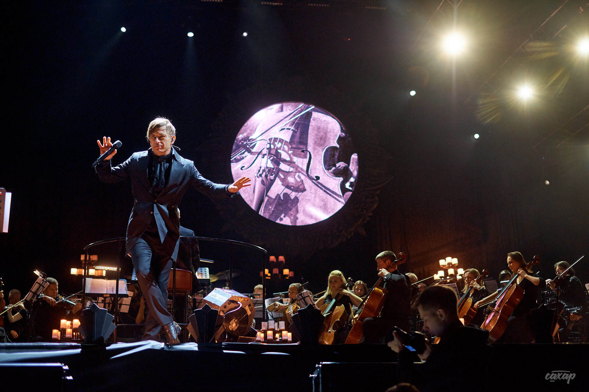 Би-2 с Симфоническим оркестром, фото с концерта. Фотограф в Екатеринбу. Профессиональный фотограф в Екатеринбурге Юра Сахар