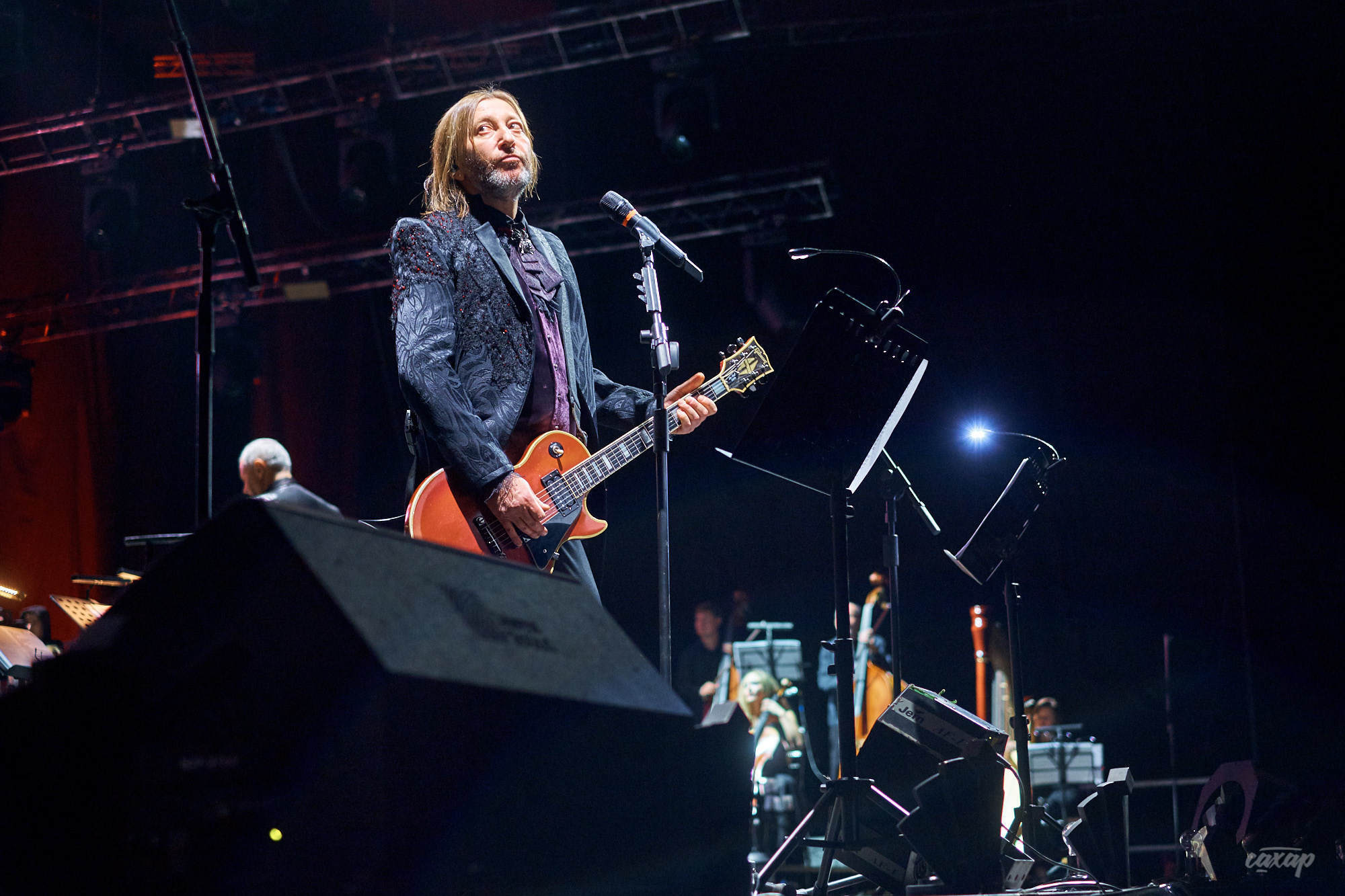 Би-2 с Симфоническим оркестром, фото с концерта. Фотограф в Екатеринбу. Профессиональный фотограф в Екатеринбурге Юра Сахар