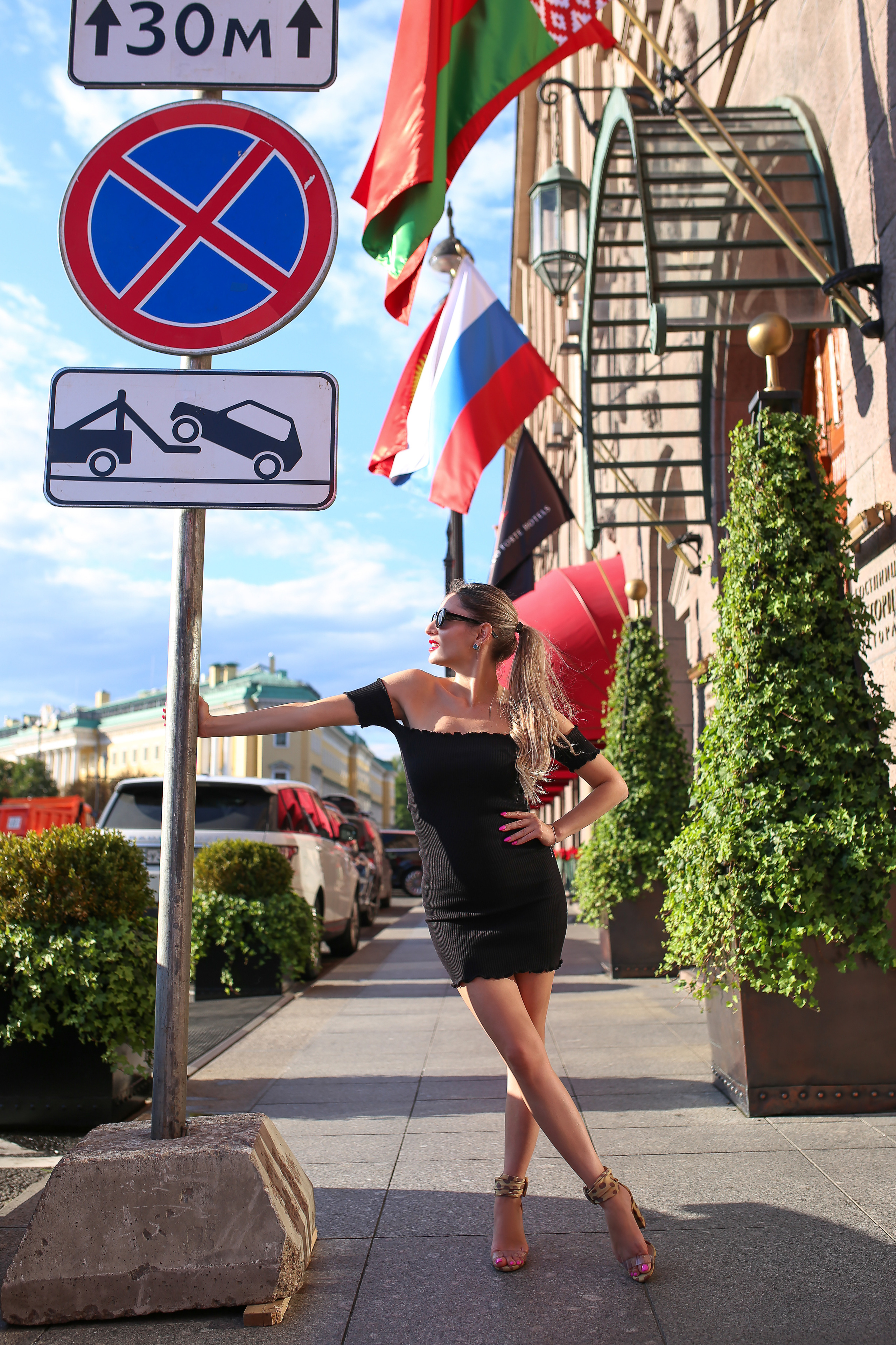 Фотопрогулка с Анной у гостиницы Астория. Одно из самых ярких мест нашего города. Фотосессия беременности, семейный фотограф в Санкт-Петербурге