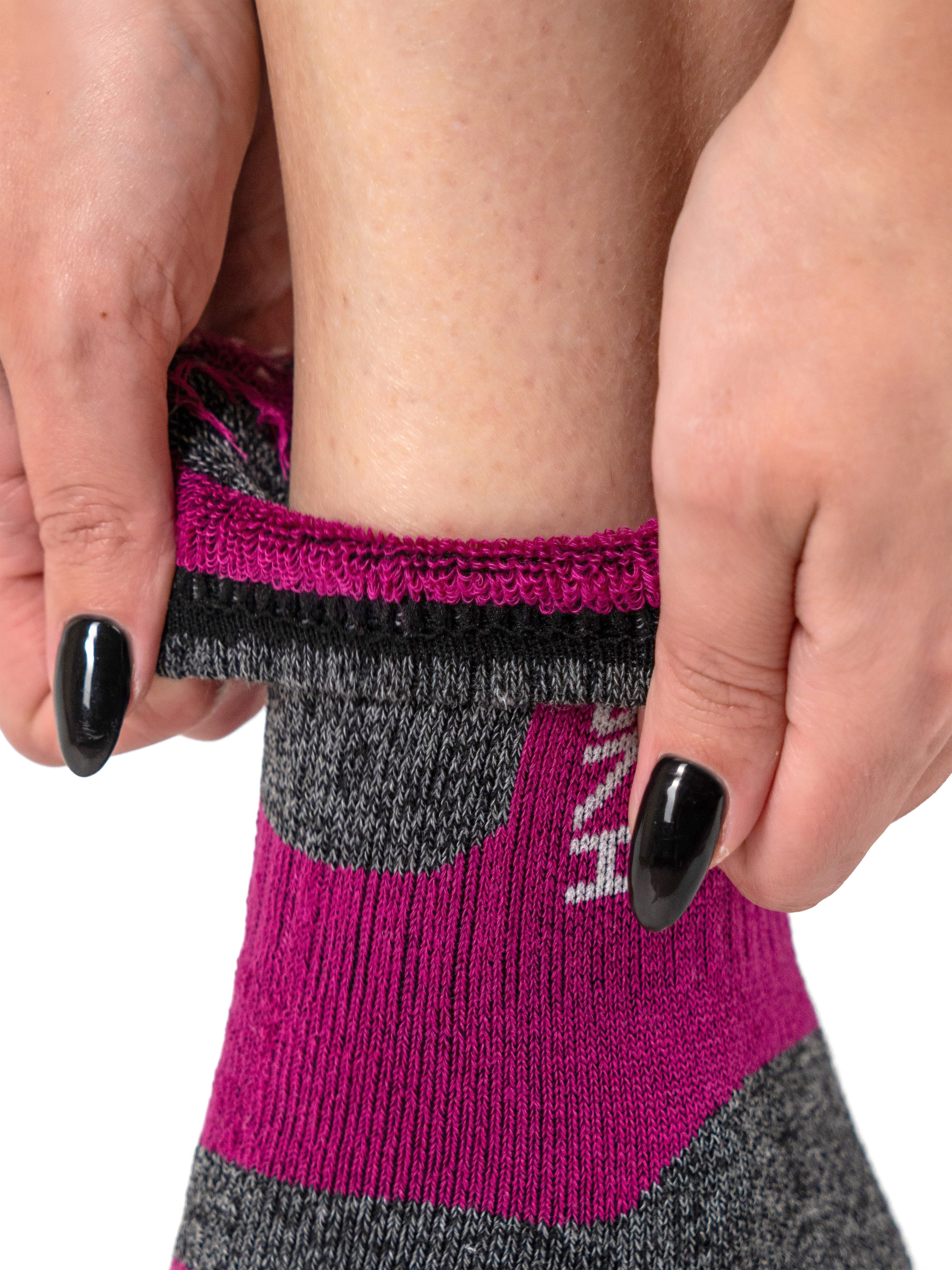 Носки Аляска мужские и женские, модельная съемка, съемка для онлайн магазинов. Олейник Денис — предметный фотограф, фотограф для маркетплейсов в Казани