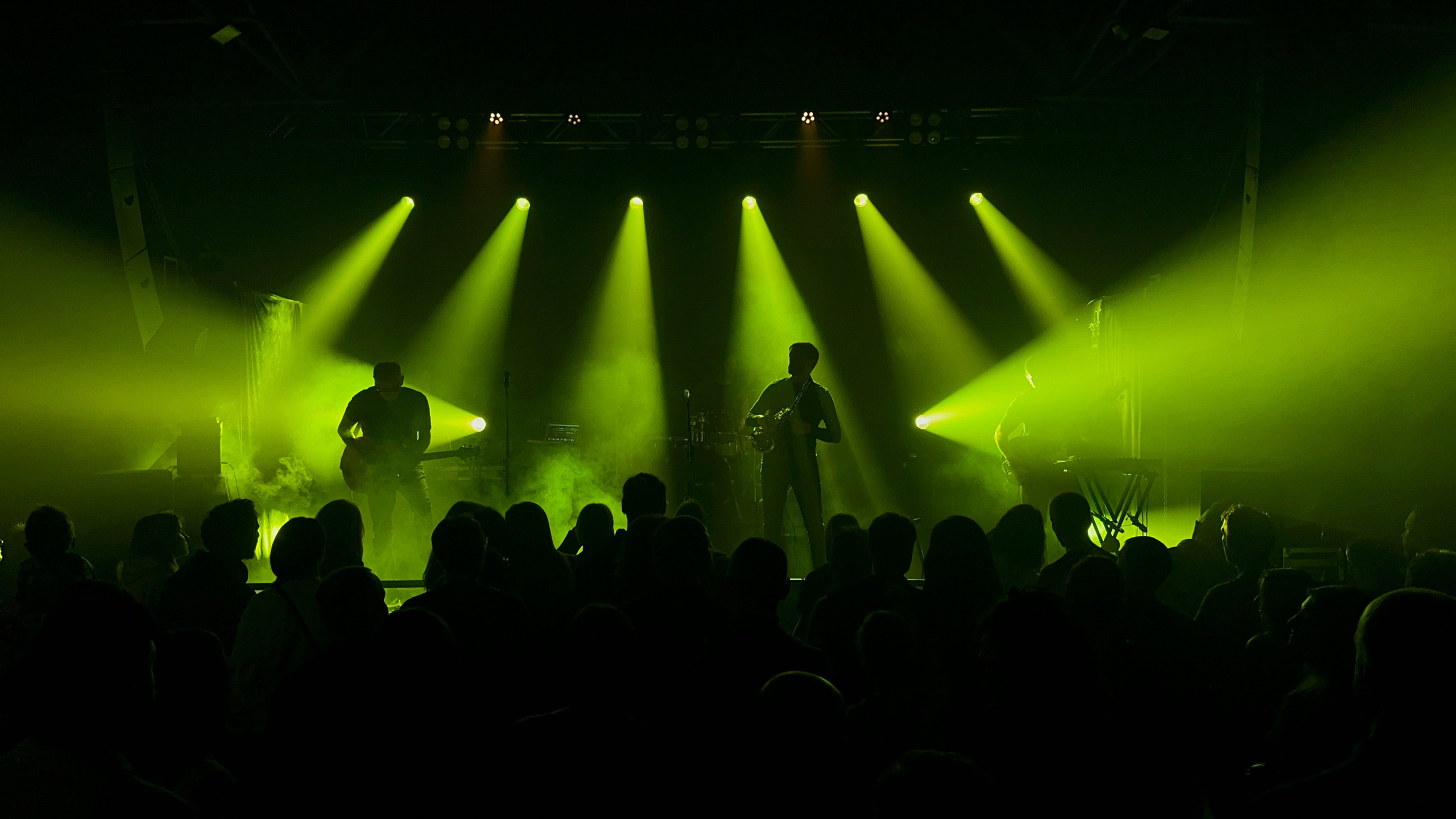 Концерт Juniper Factory. Художник по свету Егор Сапожников