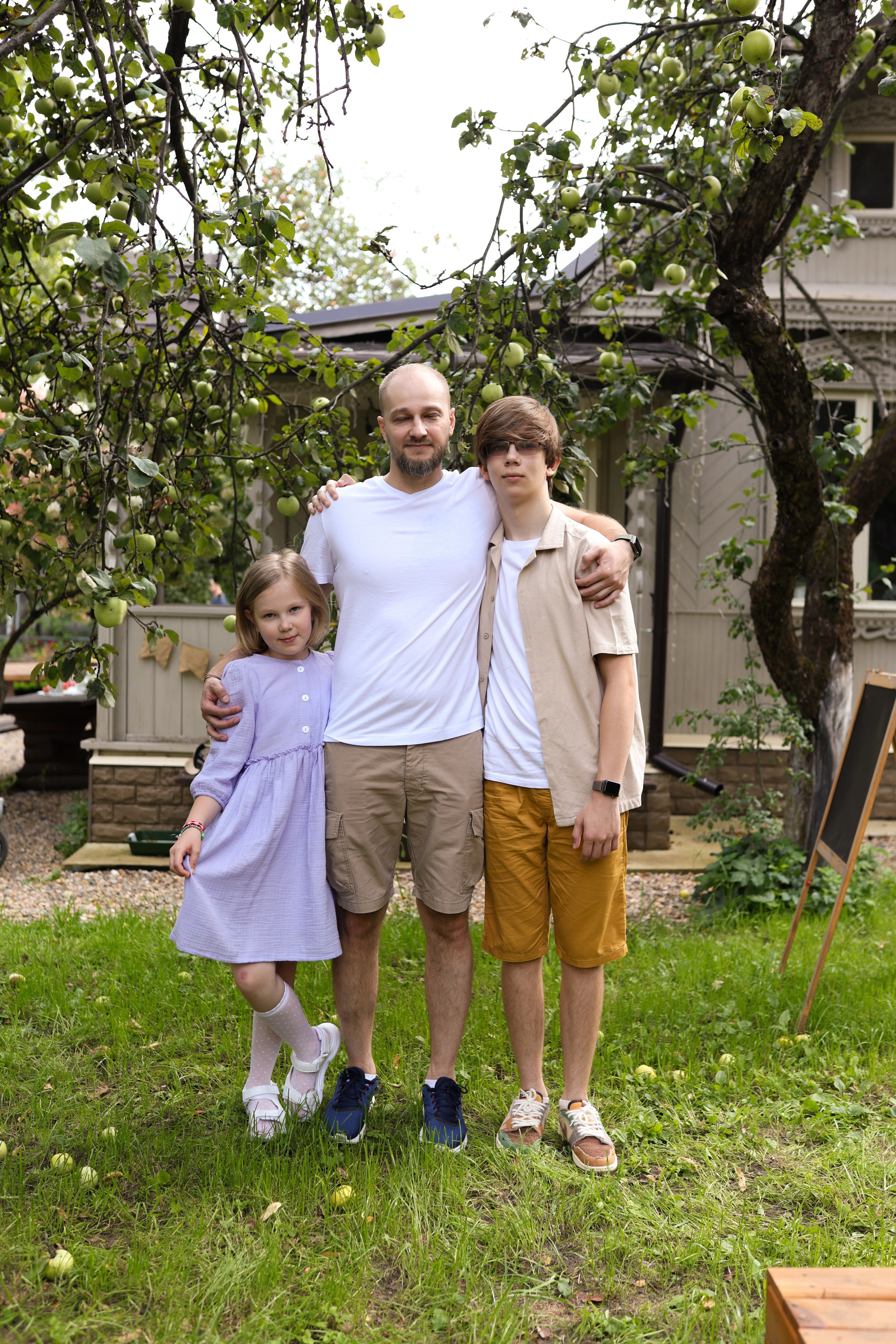 Семейная фотосессия в загородной студии. Фотограф в Железнодорожном и Балашихе