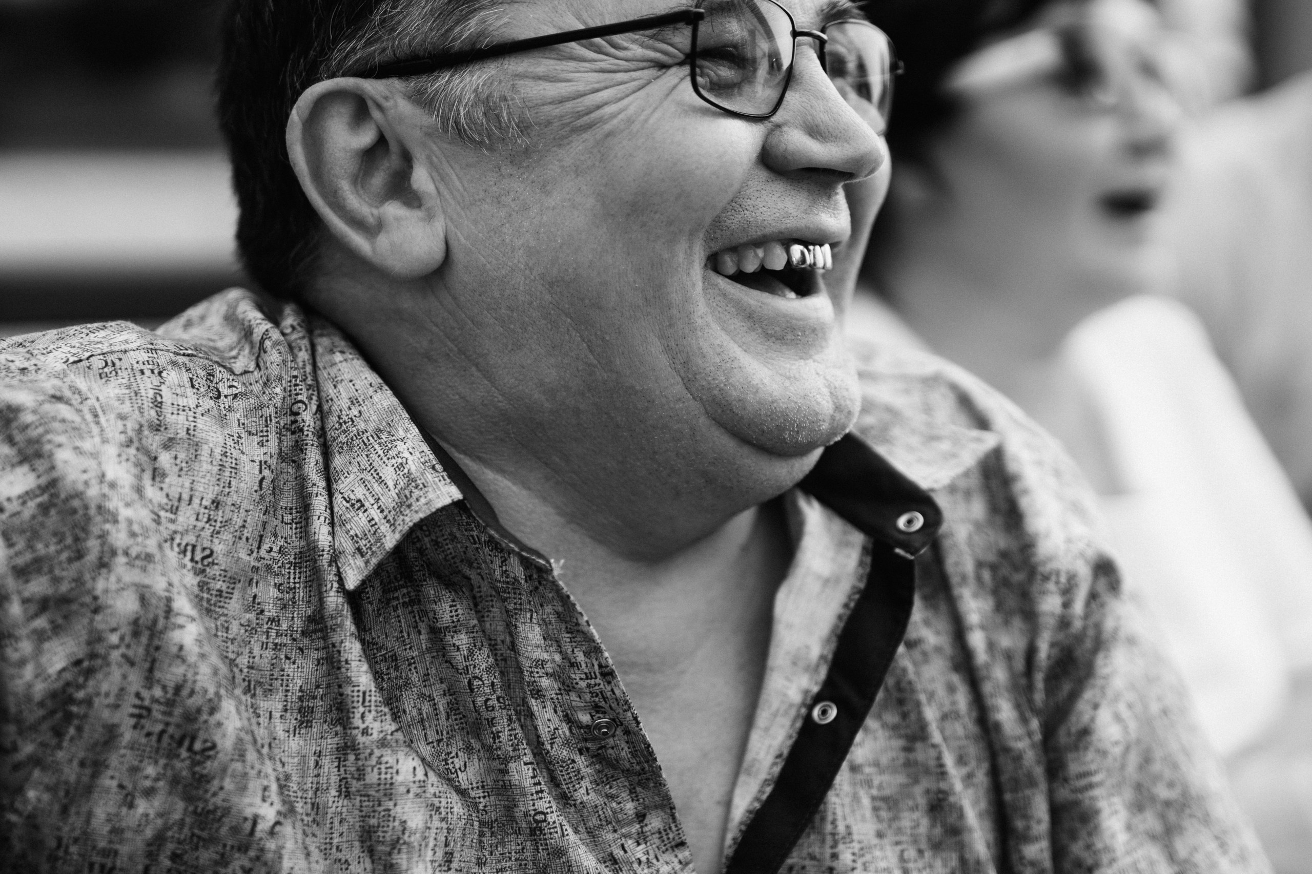 Свадебная съёмка в Уфе 11 июня 2025 года: сборы в загородном доме, выездная регистрация и банкет на площадке «Хотим Едим», ведущий Андрей