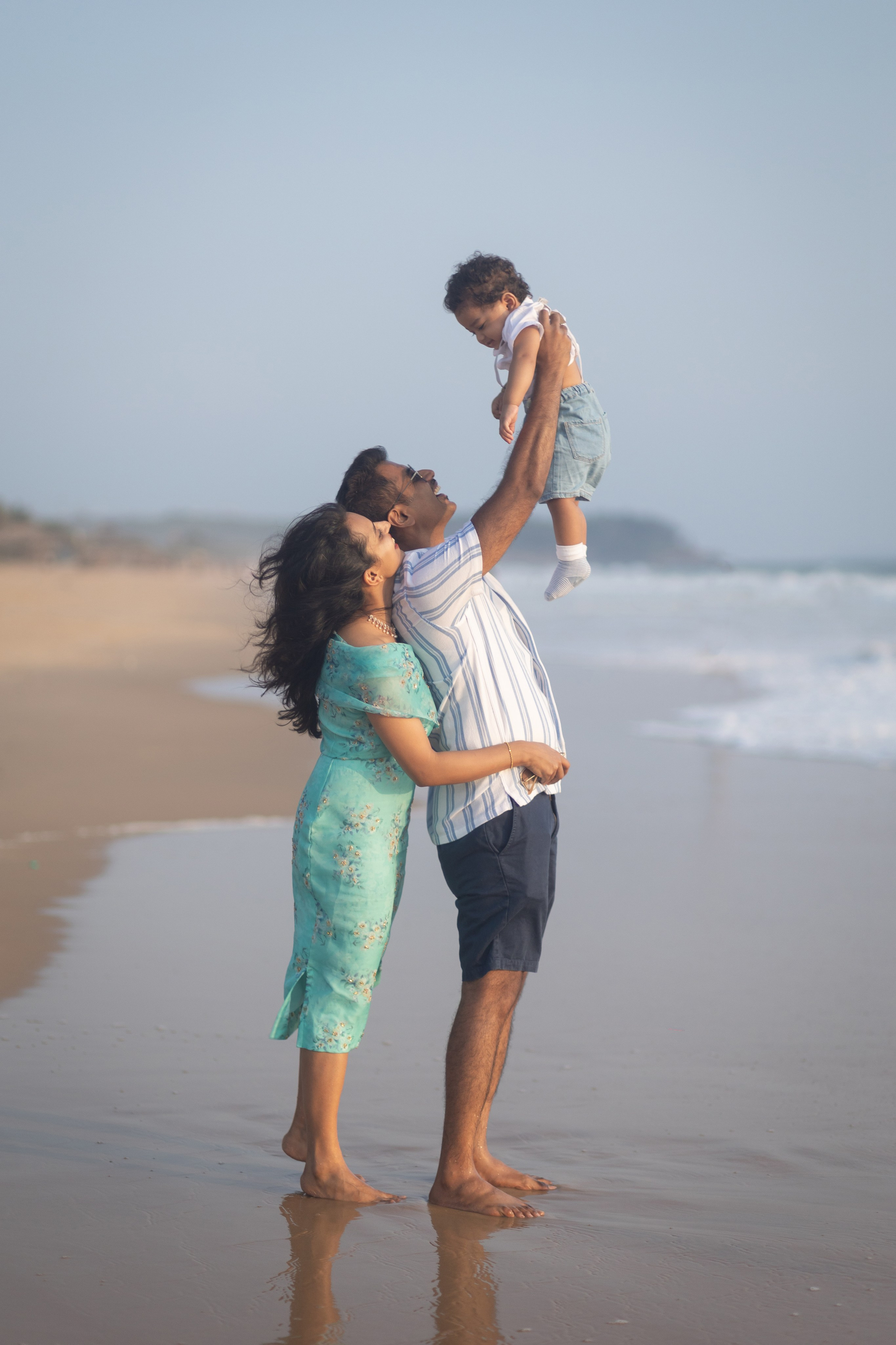 Kids 1-st birthday on the beach. Свадебные видео