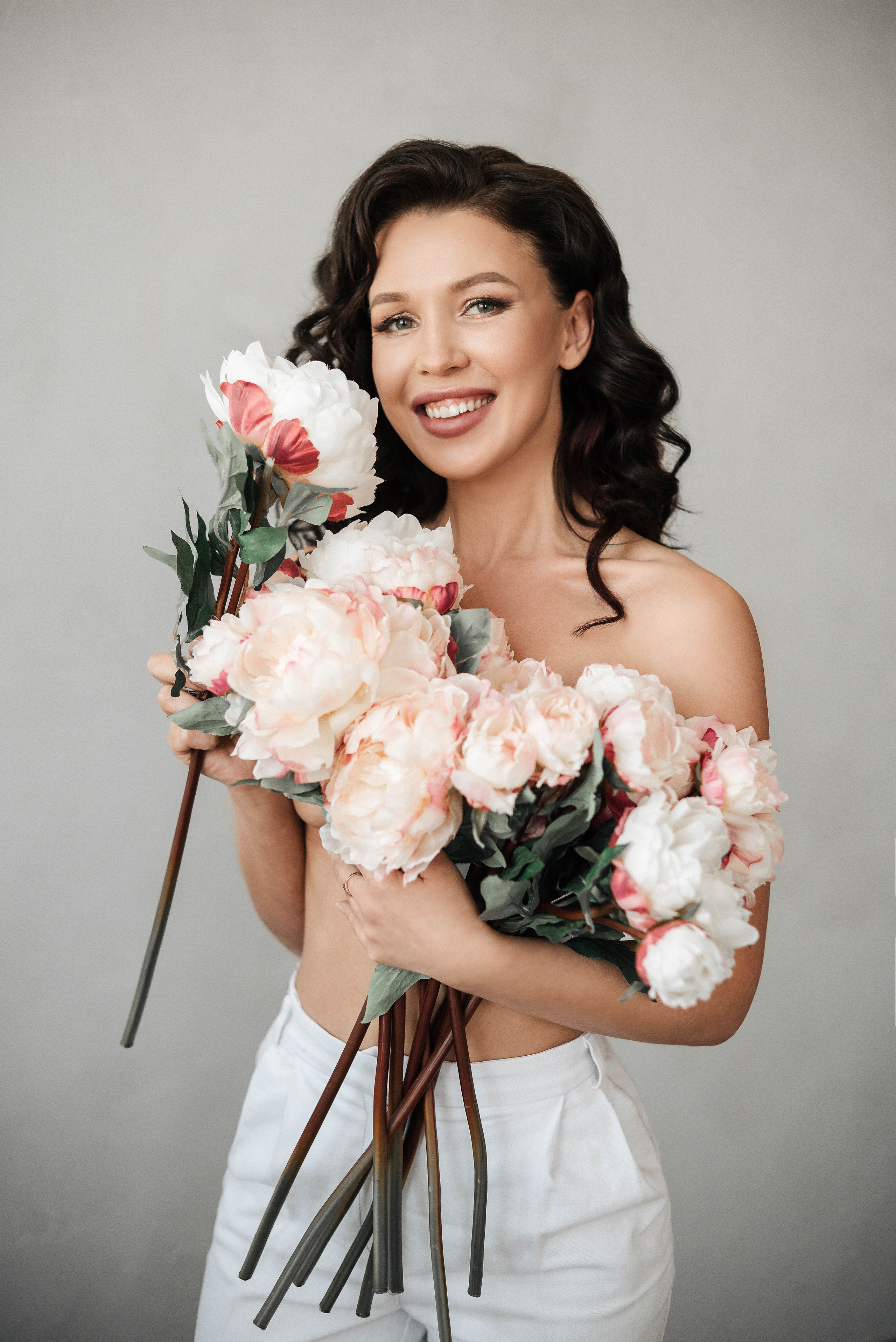 Оксана с шикарным букетом. Свадебный и портретный фотограф в Липецке Юлия Свит