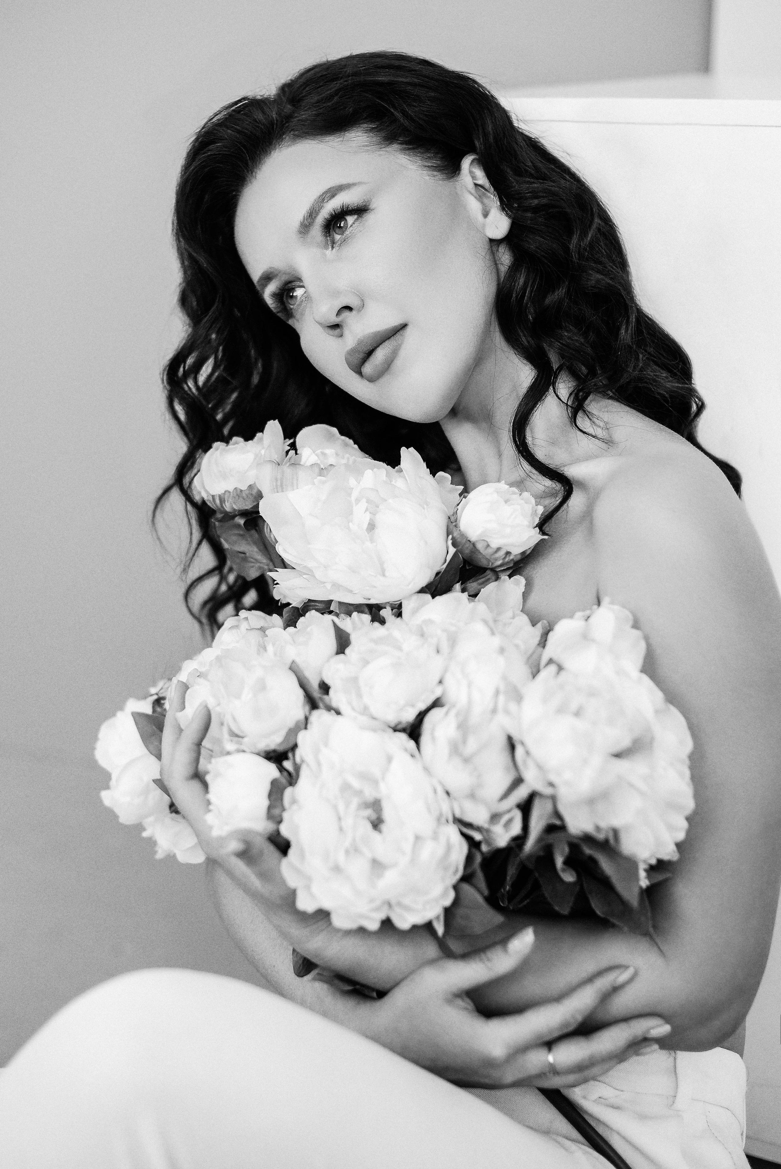 Оксана с шикарным букетом. Свадебный и портретный фотограф в Липецке Юлия Свит