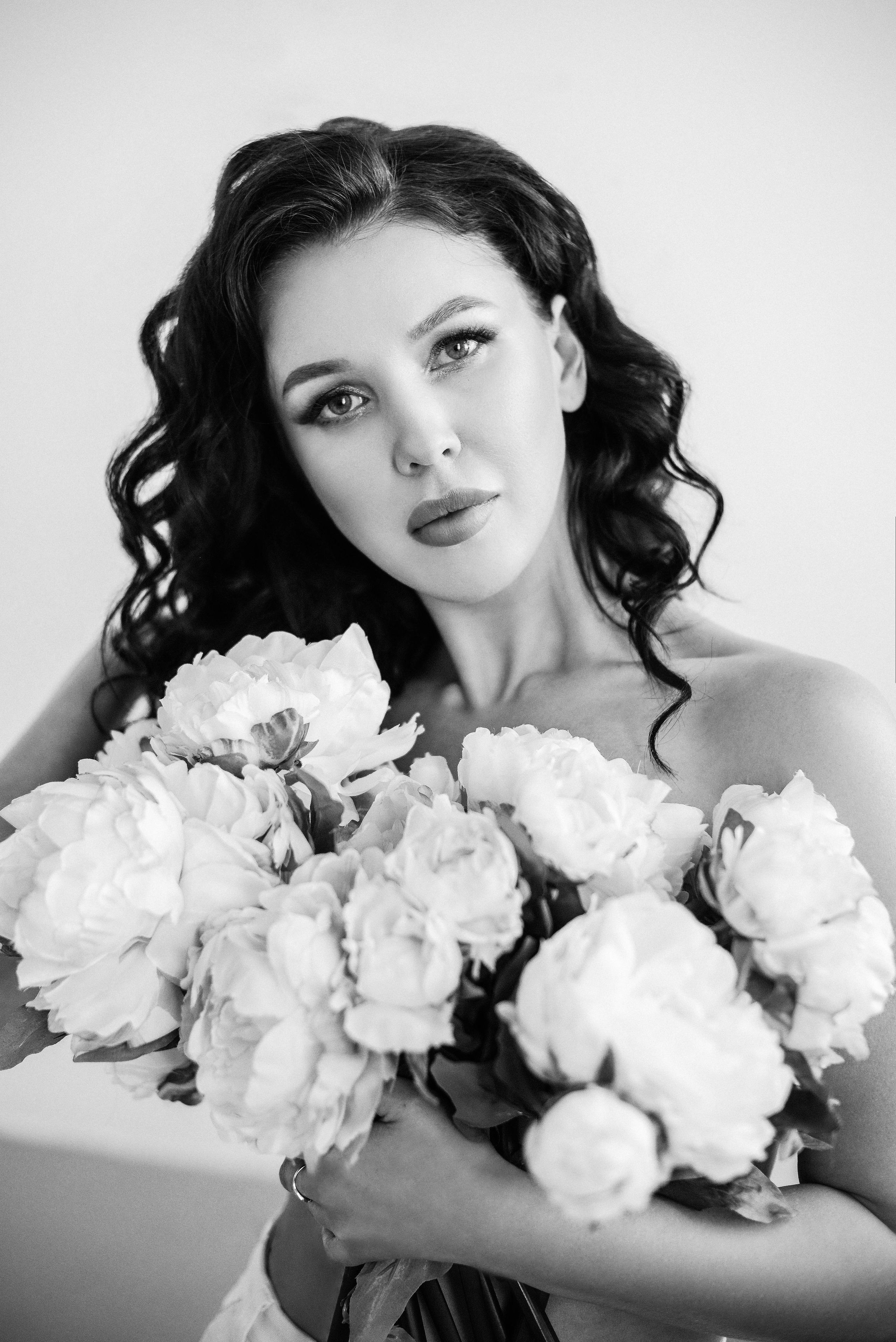 Оксана с шикарным букетом. Свадебный и портретный фотограф в Липецке Юлия Свит