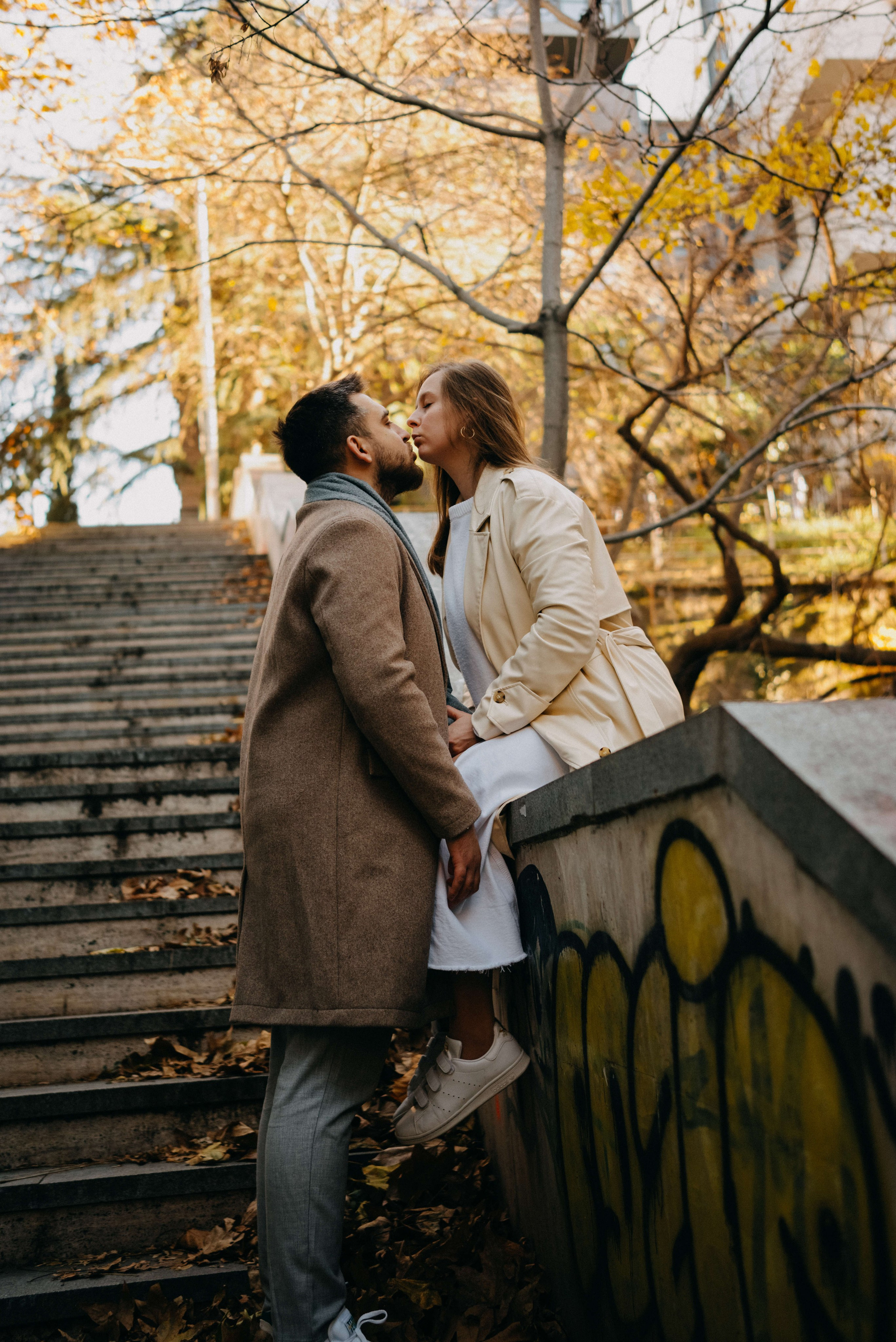 Парная фотосессия в старом городе. Портретный и свадебный фотограф в Тбилиси • xeniqo