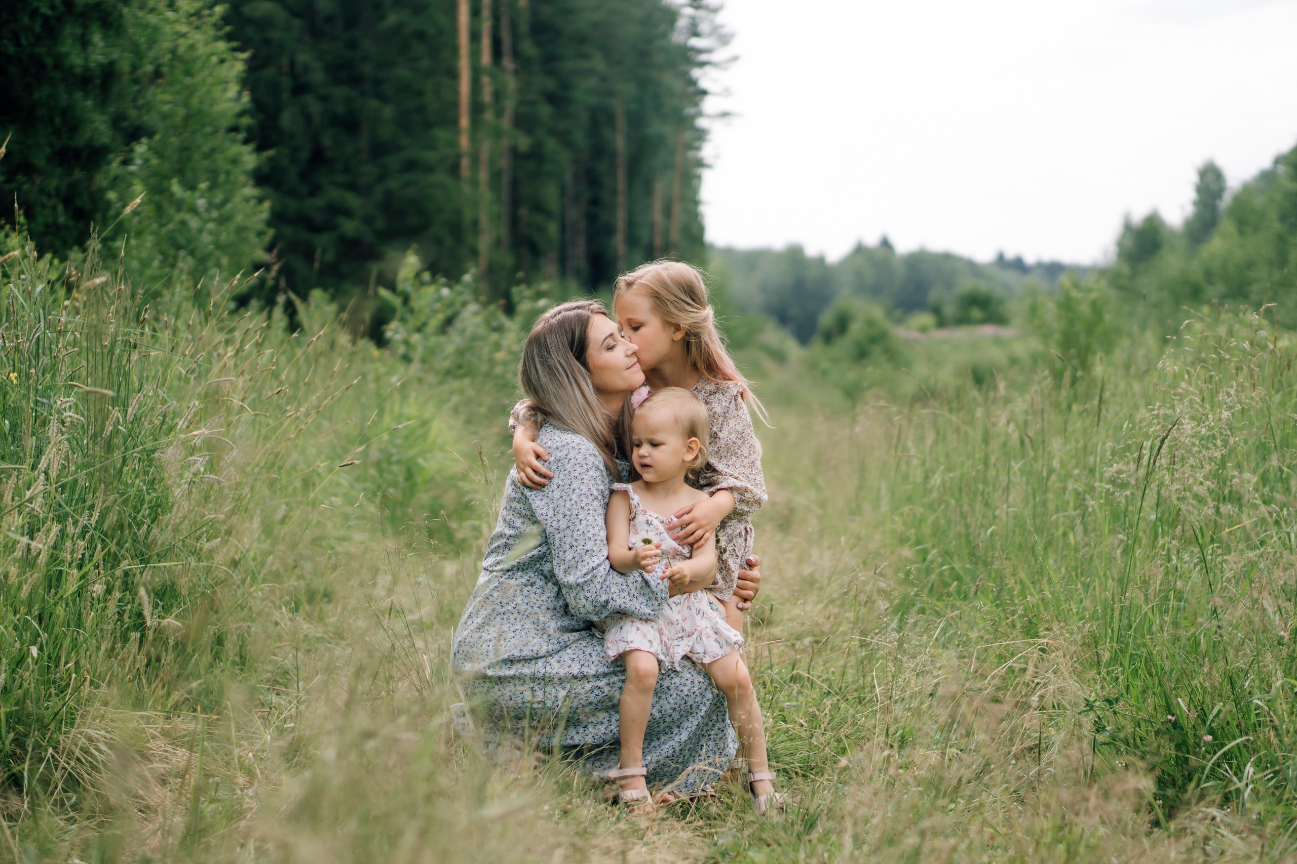 Семейная фотоссесия на природе. Свадебный фотограф в Дмитрове