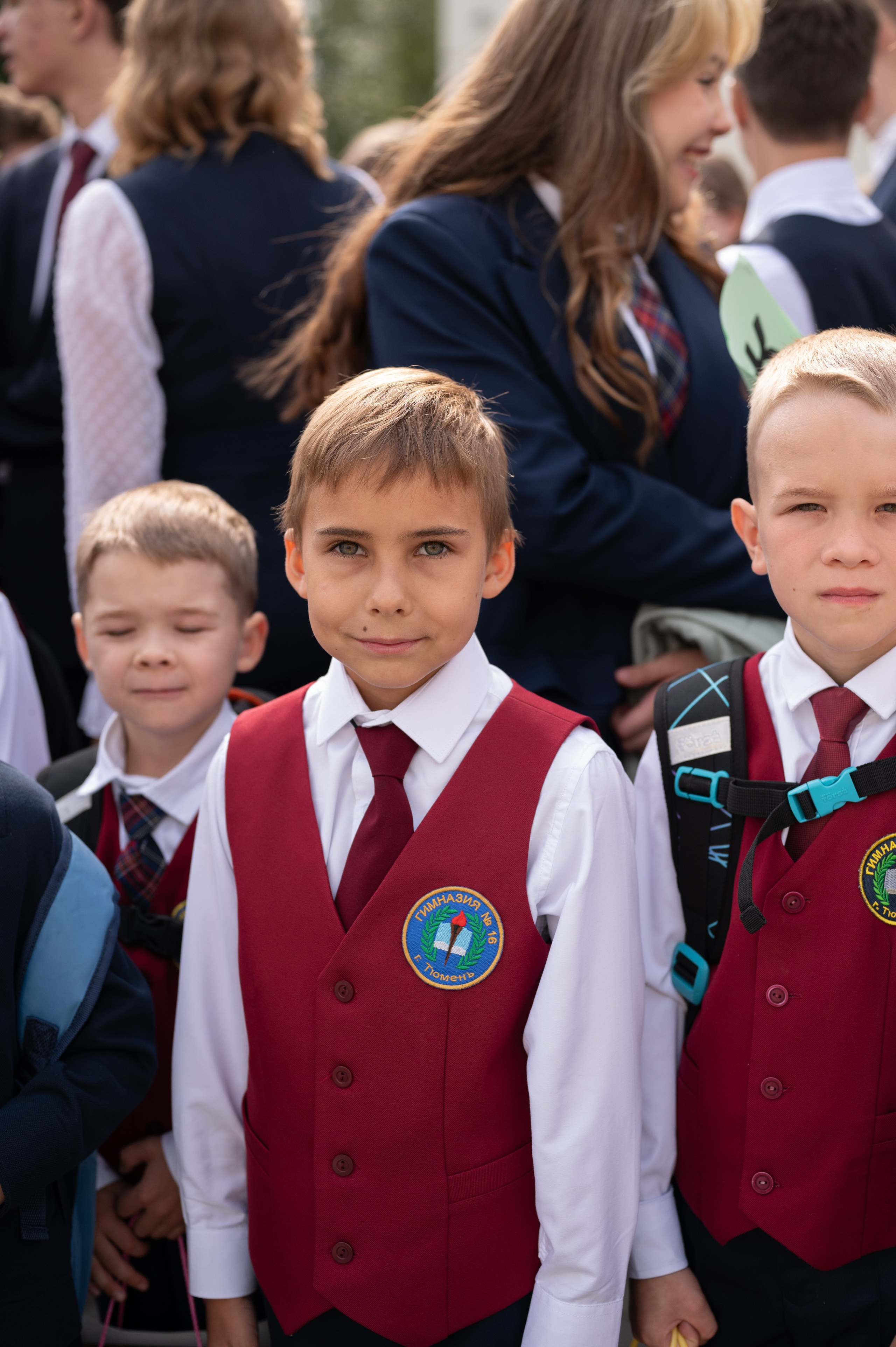 1 сентября 16 гимназия 2 класс (линейка + в классе+ на улице). Фотограф новорожденных, семейный детский в Тюмени Татьяна Морозова