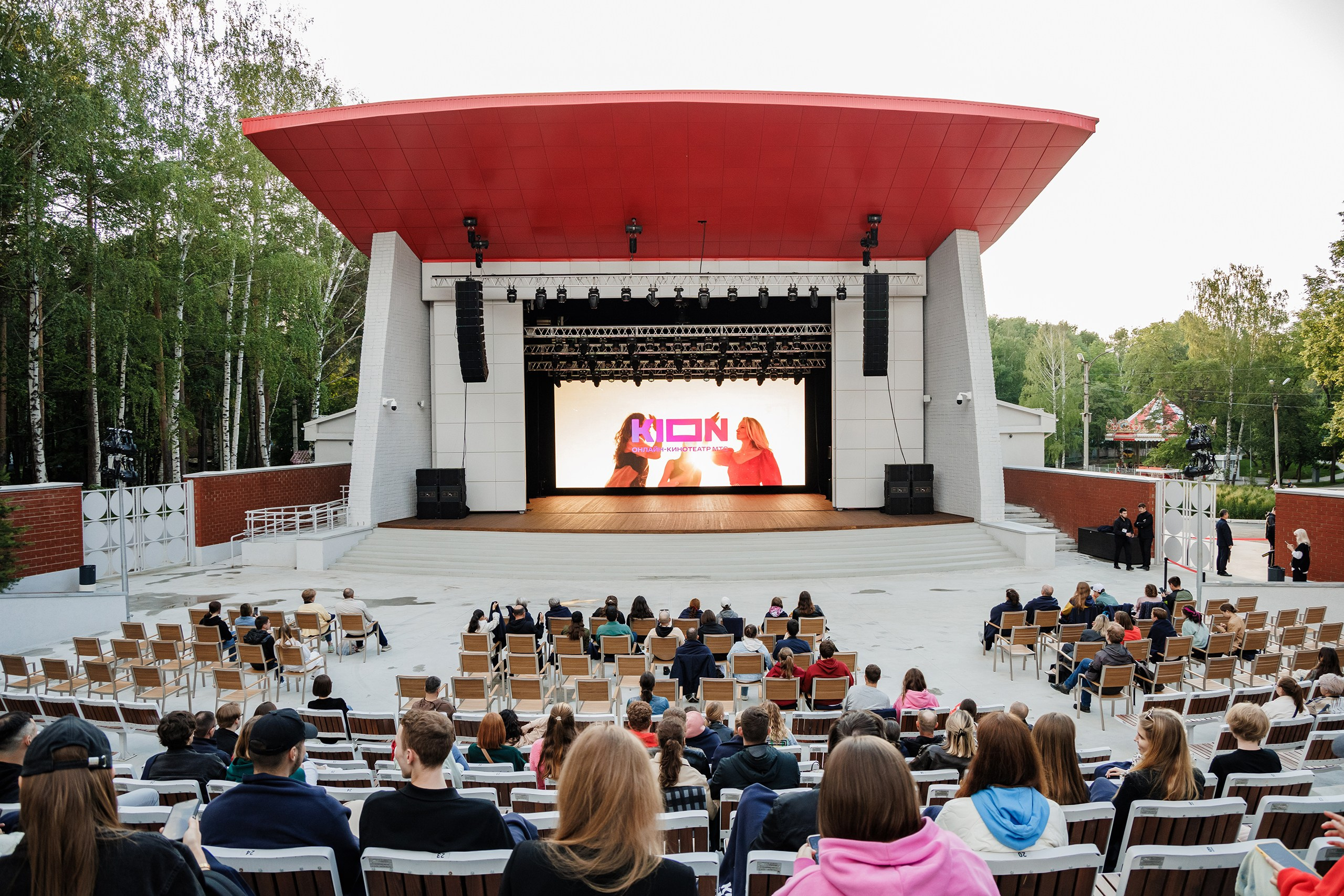 Открытие летнего кинотеатра KION. Фотограф Павел Хрулёв