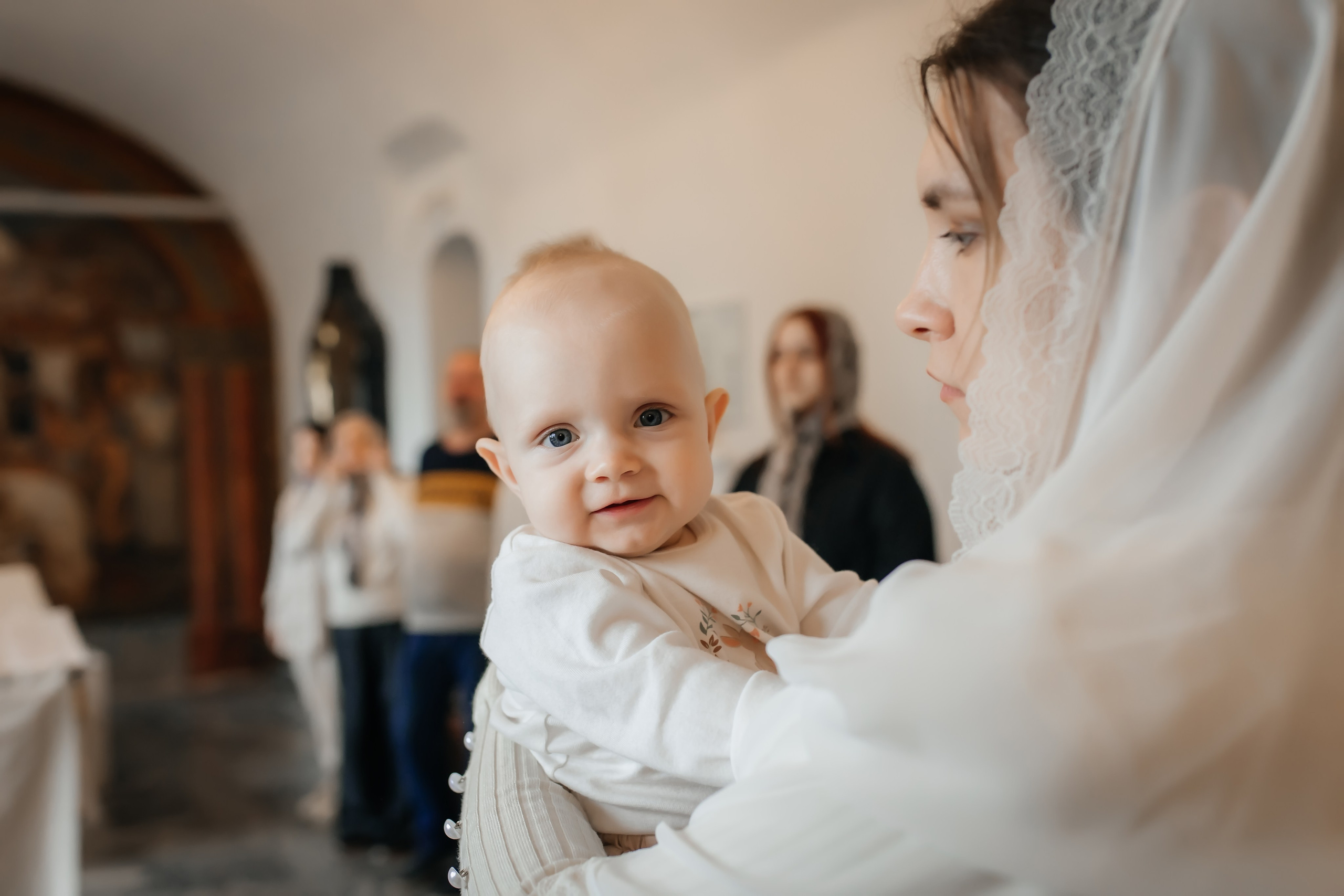 Крещение Ксении в Храме Казанской Иконы Божией матери в Коломенском. Фотограф на крещение и венчание Москва  Надежда Баланина