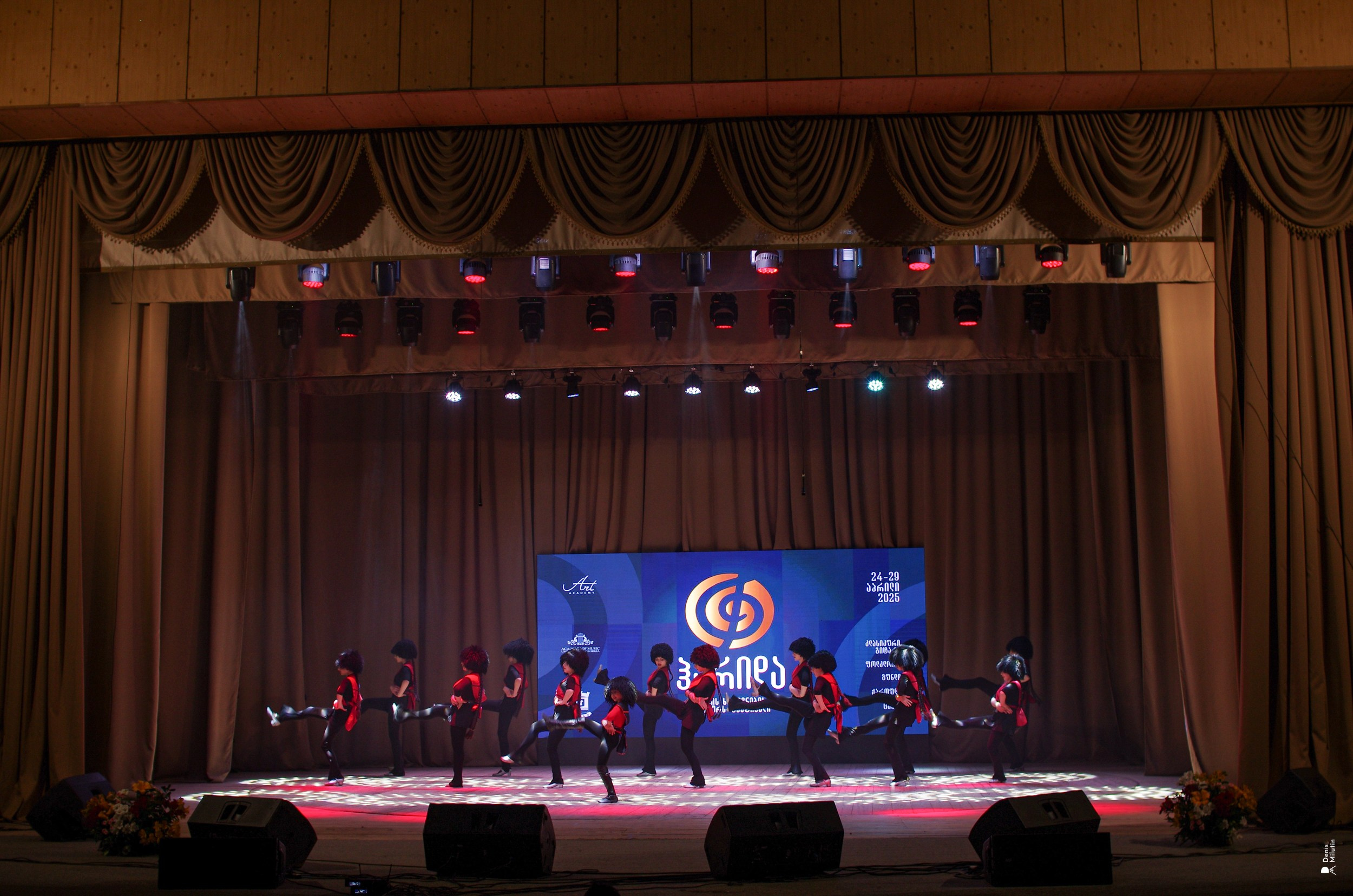 Танцы в Хоби. Портретный фотограф Денис Милютин