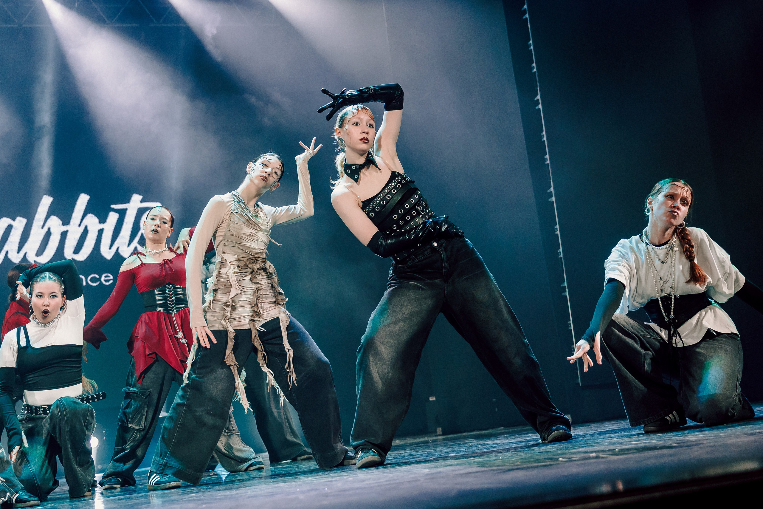 Отчётный концерт танцевальной школы «Red Rabbits» 2025. Лёшка Варзегов — фотограф