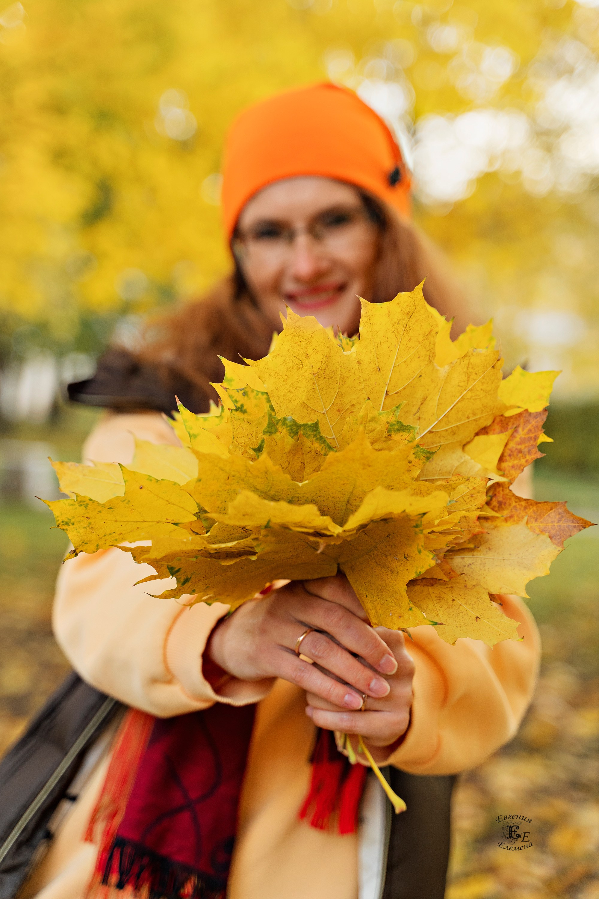 Групповая осенняя фотография. Семейный и портретный фотограф в Санкт-Петербурге Евгения Елемена
