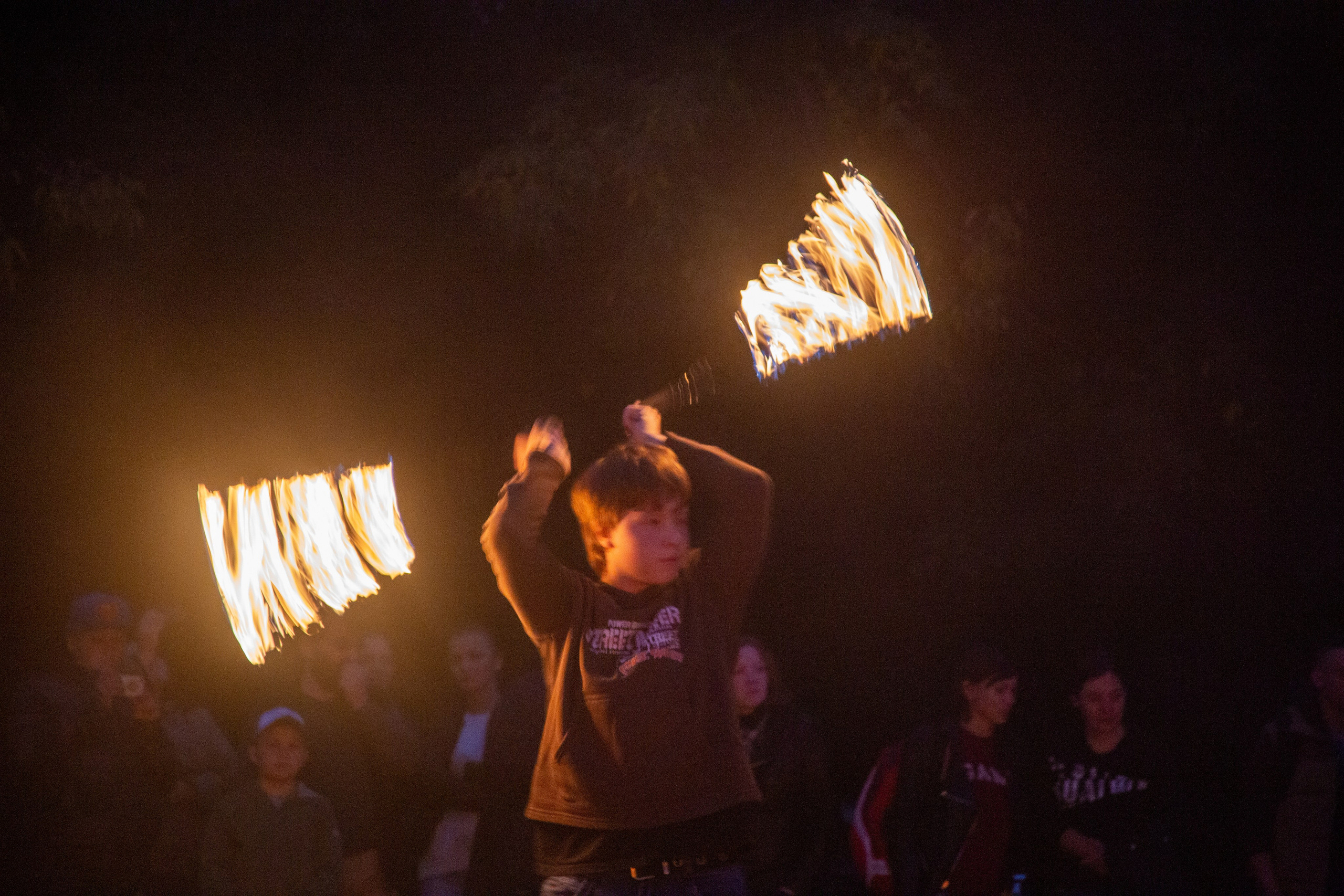 Огненное шоу в Перми. Фотограф Никита Попов. Фотограф Пермь. Фотосессия в фотостудии Перми и на свежем воздухе