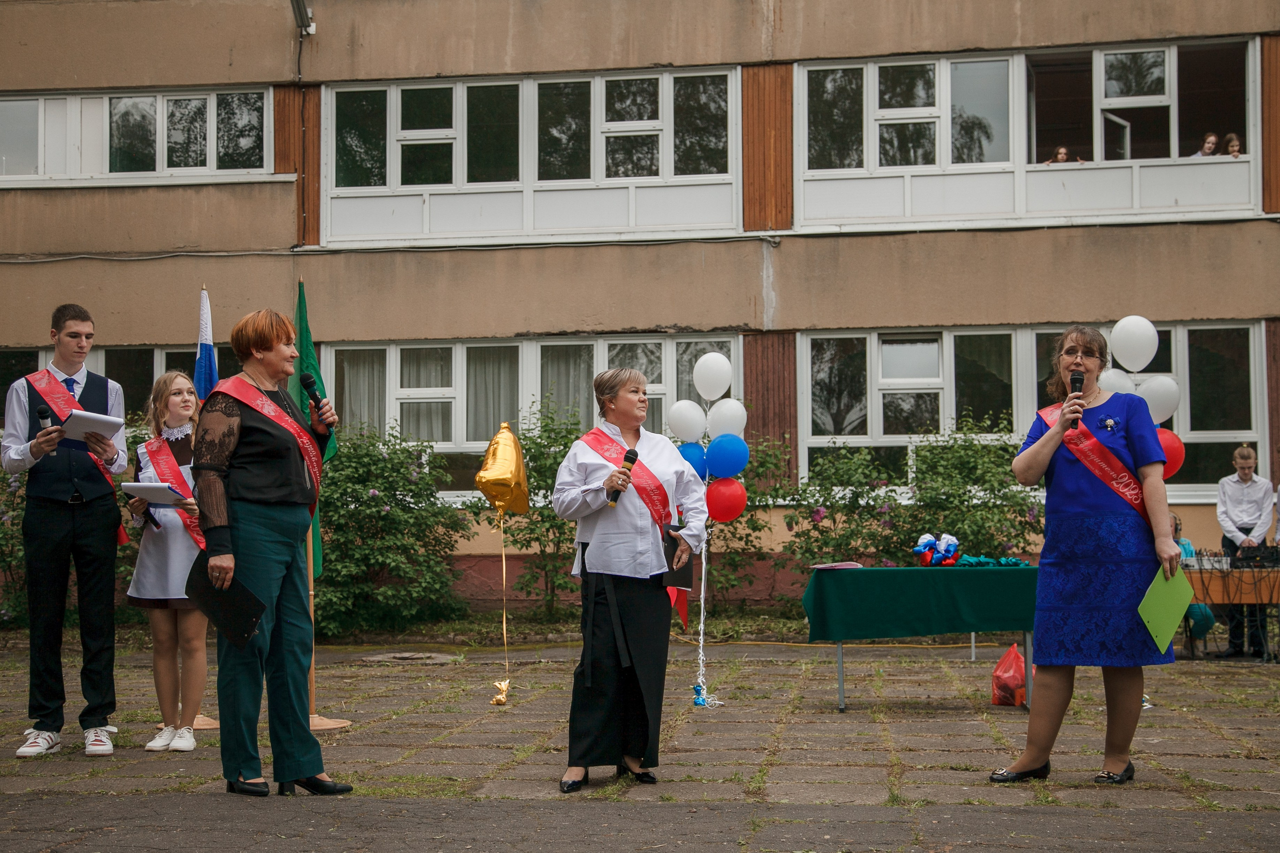 Последний звонок. Ирина Коновалова школьный фотограф. Выпускные альбомы Ярославль