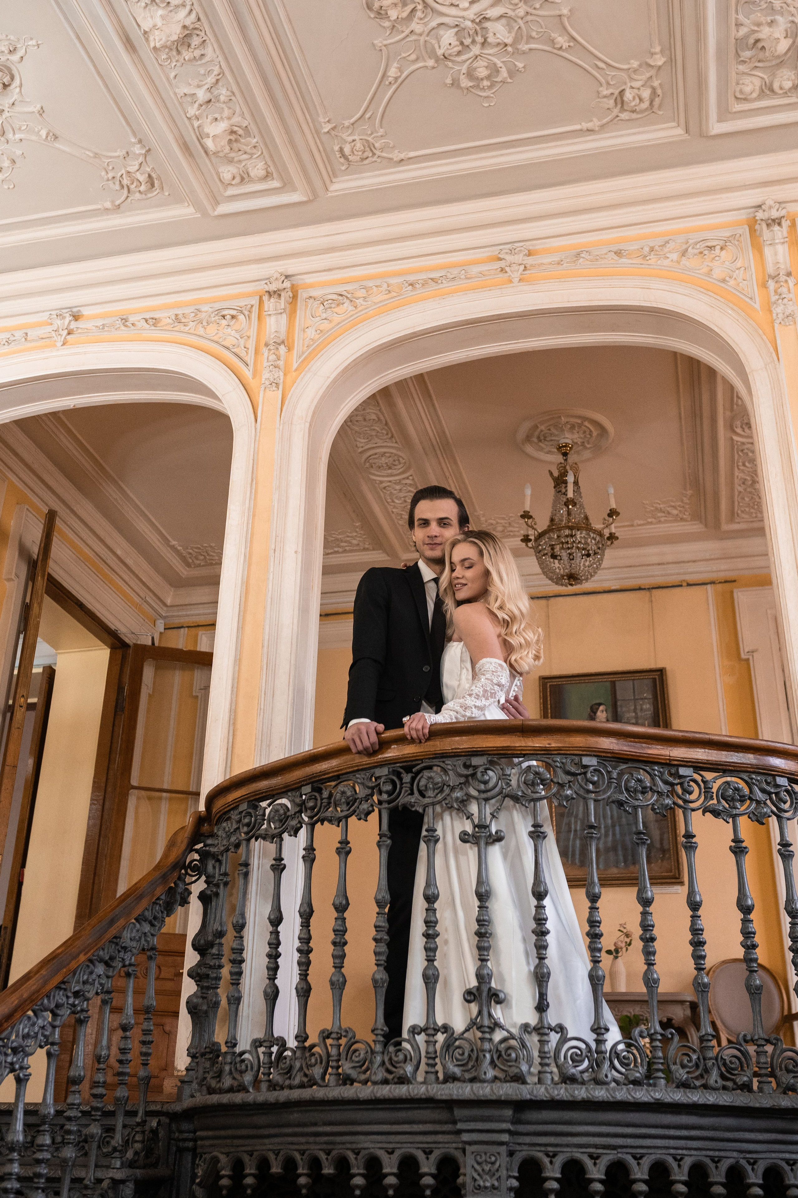 Свадебная фотосессия в Пушкинской библиотеке. Свадебный фотограф в Москве Анна Полушина