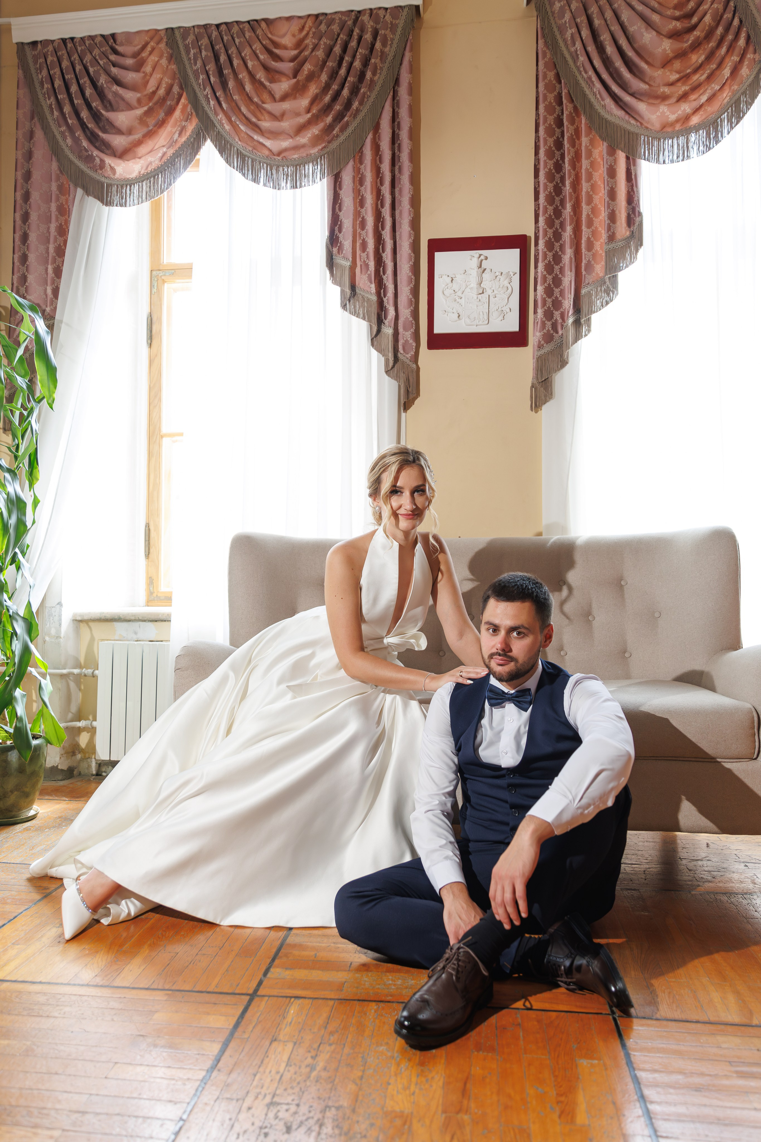 Свадебная фотосессия в библиотеке-читальне им А. С. Пушкина. Свадебный фотограф Москва и МО Сергей Киржаев