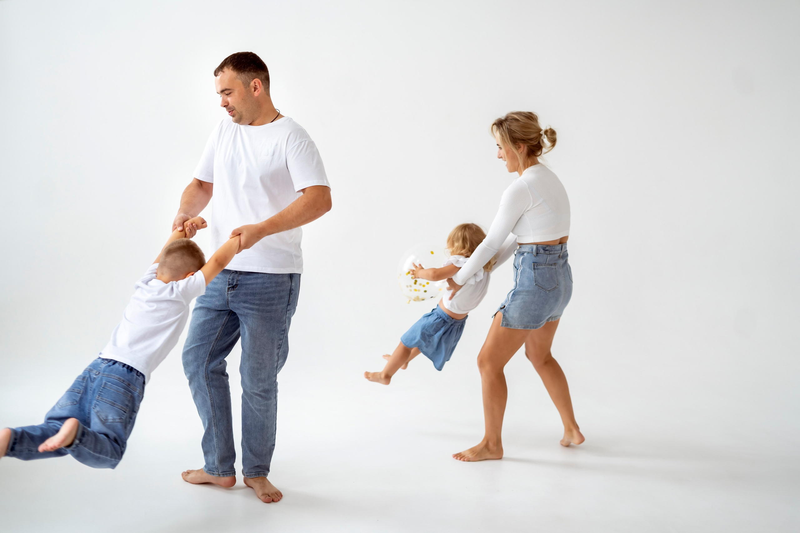 Семейная съёмка на циклораме. Семейный и детский фотограф в Хабаровске Анна Гриневич
