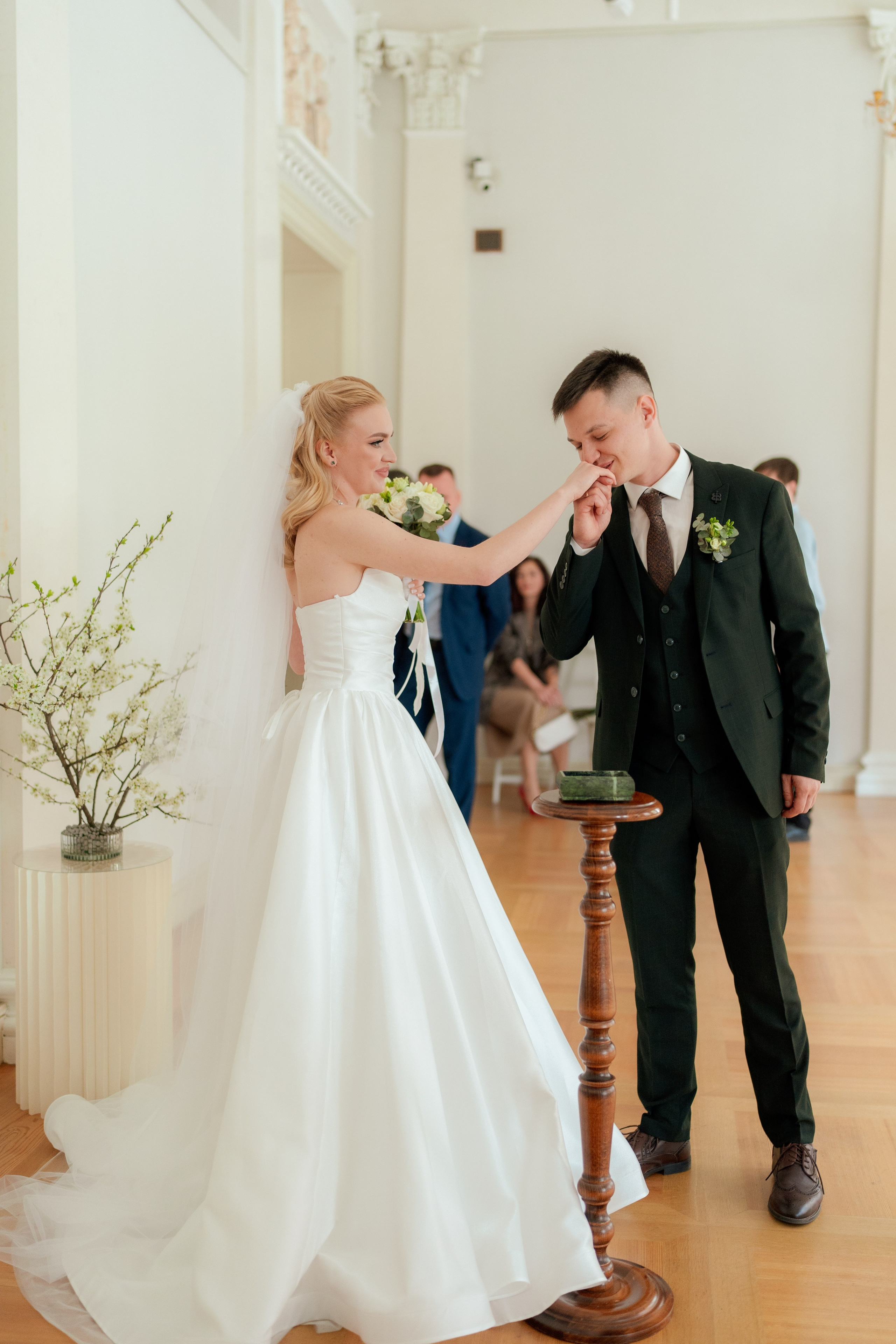 Алиса и Влад. Полный свадебный день (утро, усадьба, прогулка, выездная регистрация, банкет). Дата съемки 26.04.2025. Свадебный фотограф Москва