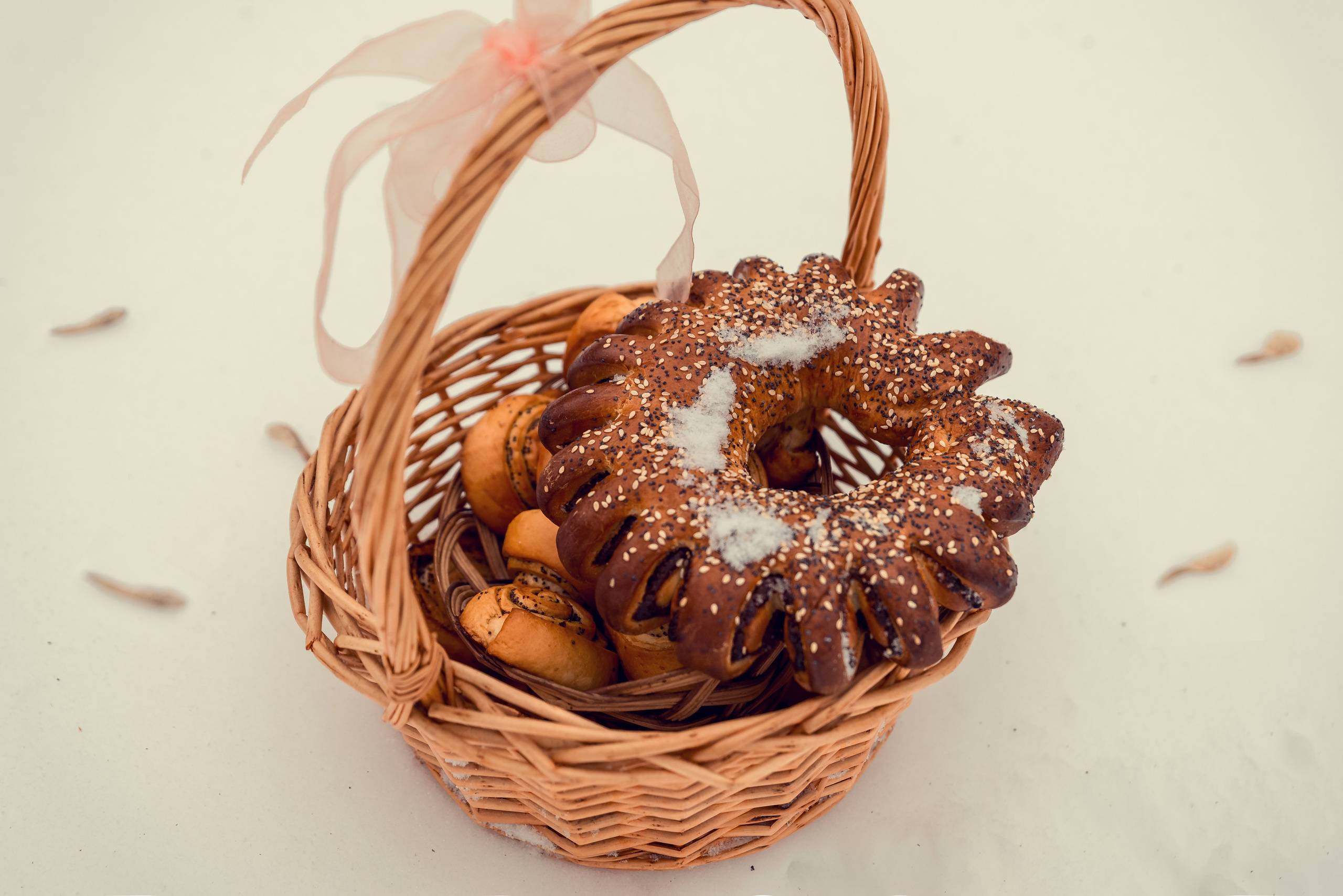 Варя и волк — по мотивам красной шапочки. Фотограф Крещение Венчание Москва