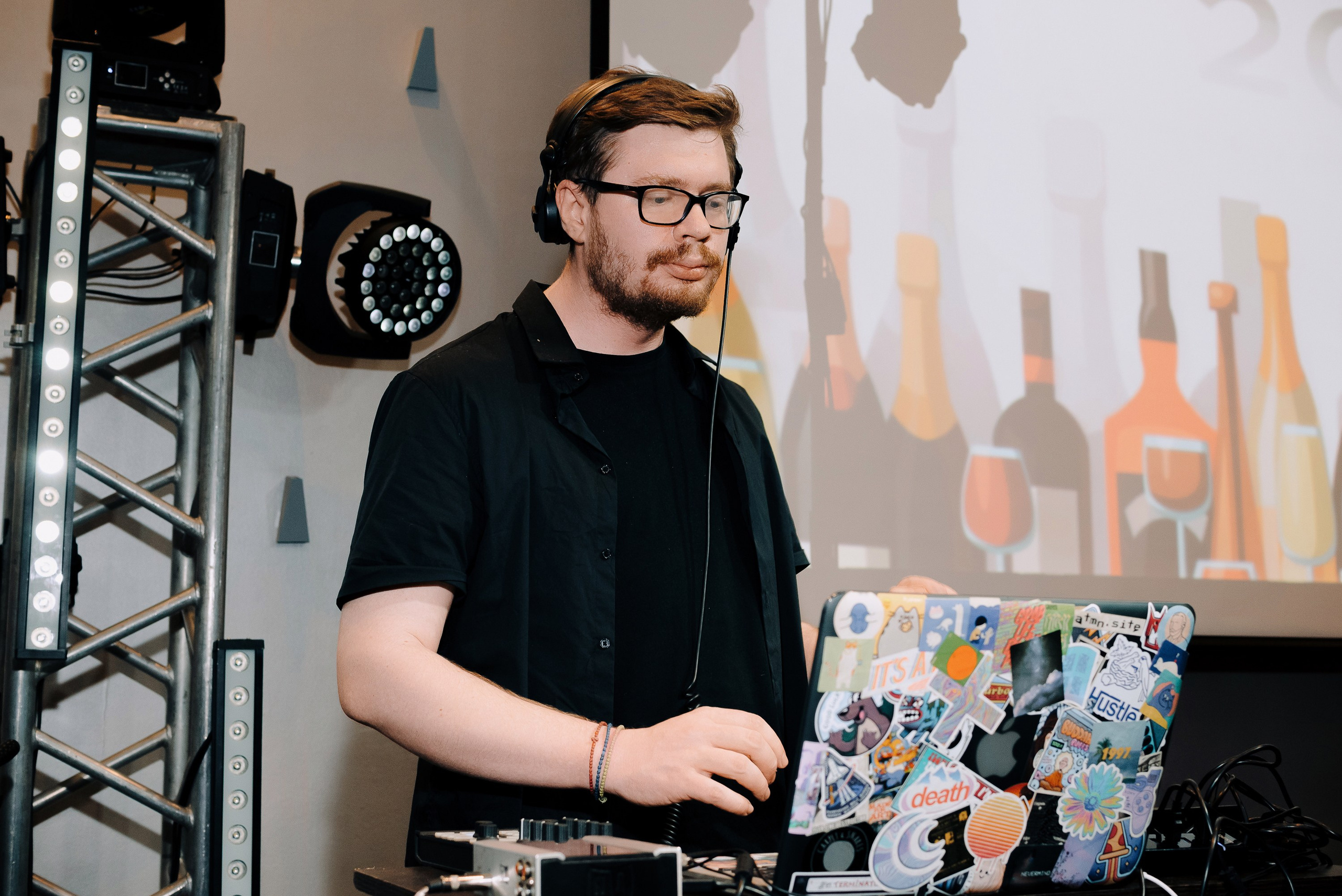 ФЕСТИВАЛЬ ВИНА И КРЕПКИХ НАПИТКОВ МАВТ-ВИНОТЕКА. Репортажный фотограф Зуев Роман г. Челябинск