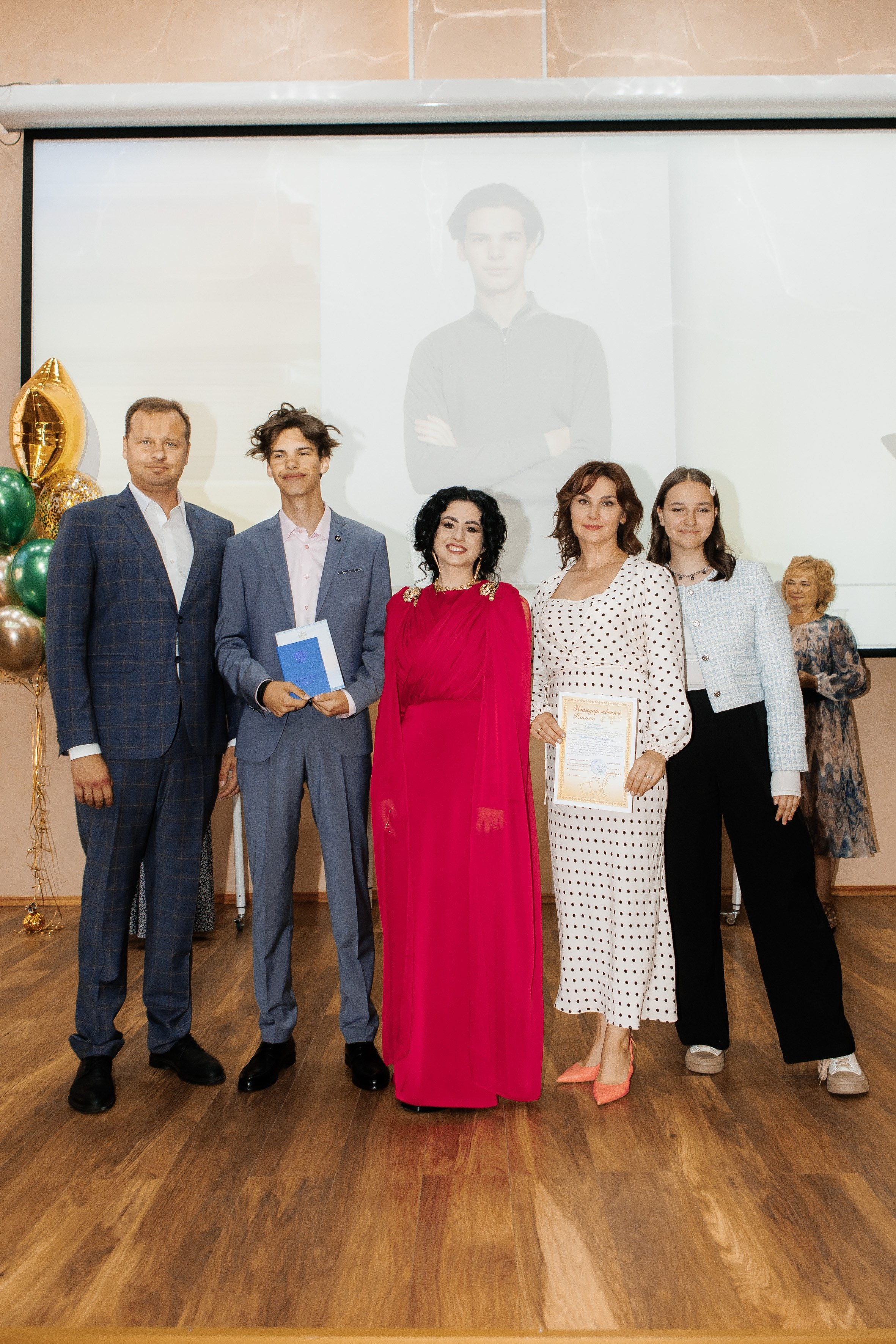 Выпускной Гимназия 12 2024 г. Свадебный и портретный Фотограф в Липецке Дмитрий Котюков