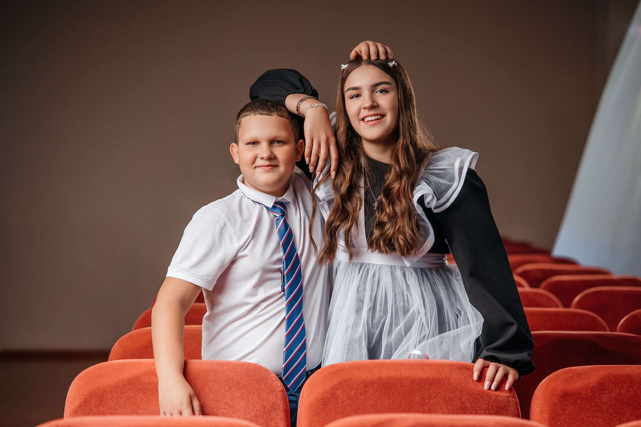 Классическая классика. Школьный фотограф в Валуйках. Фотосессии для выпускников и изготовление выпускных альбомов в городе Валуйки и в Белгородской области