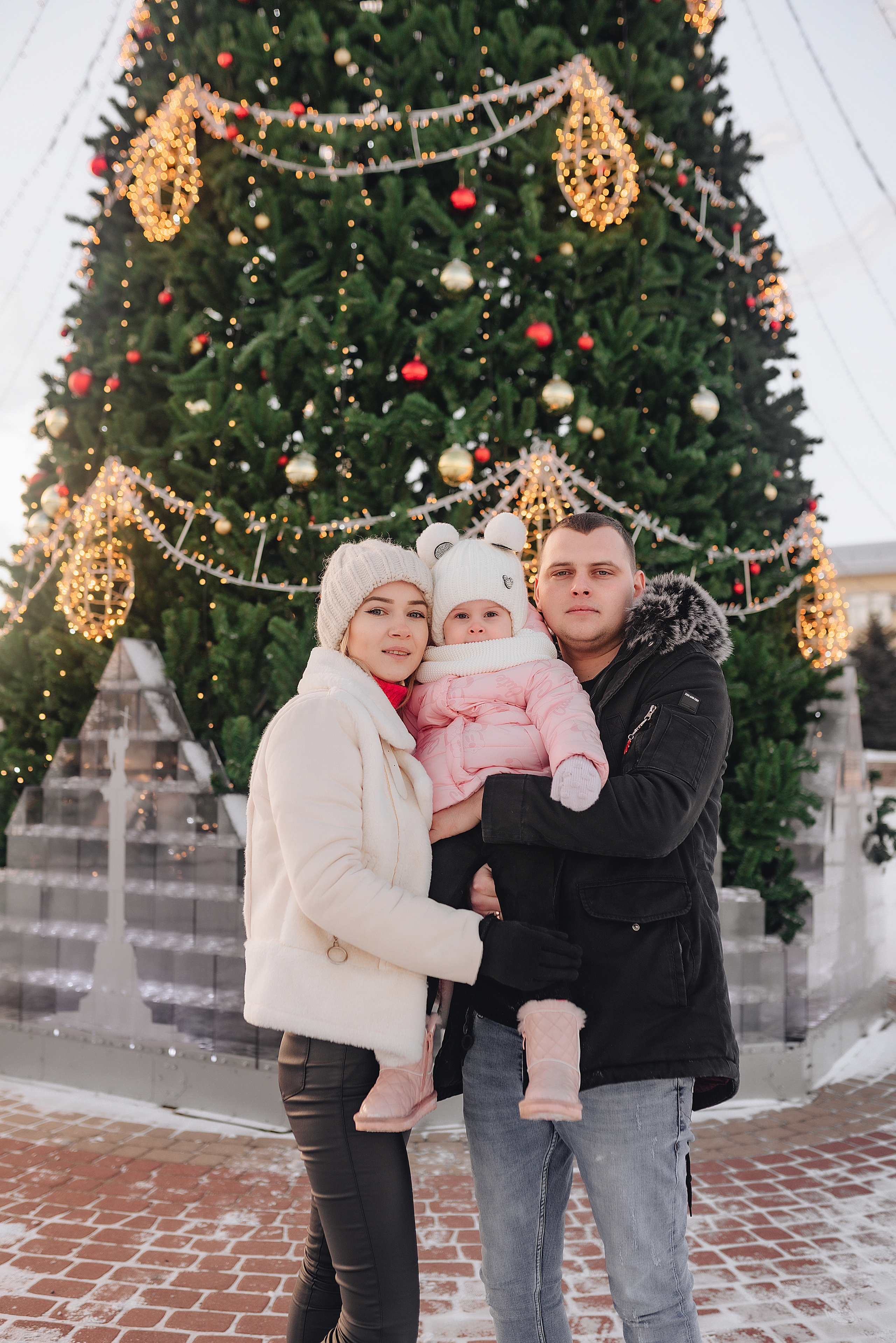 Прогулка у ёлки. Фотограф Карина Шмулёва. Воронеж и область