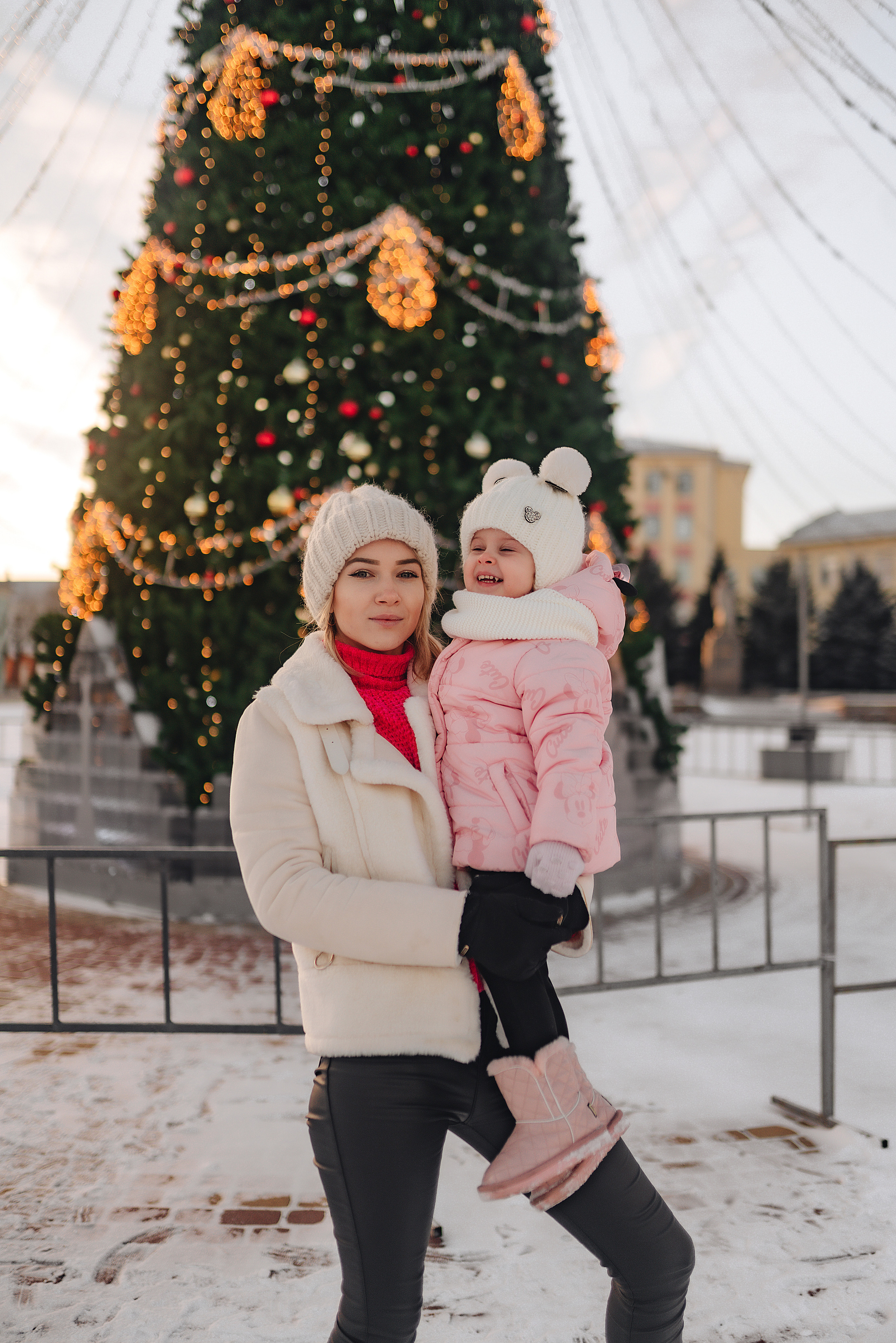 Прогулка у ёлки. Фотограф Карина Шмулёва. Воронеж и область