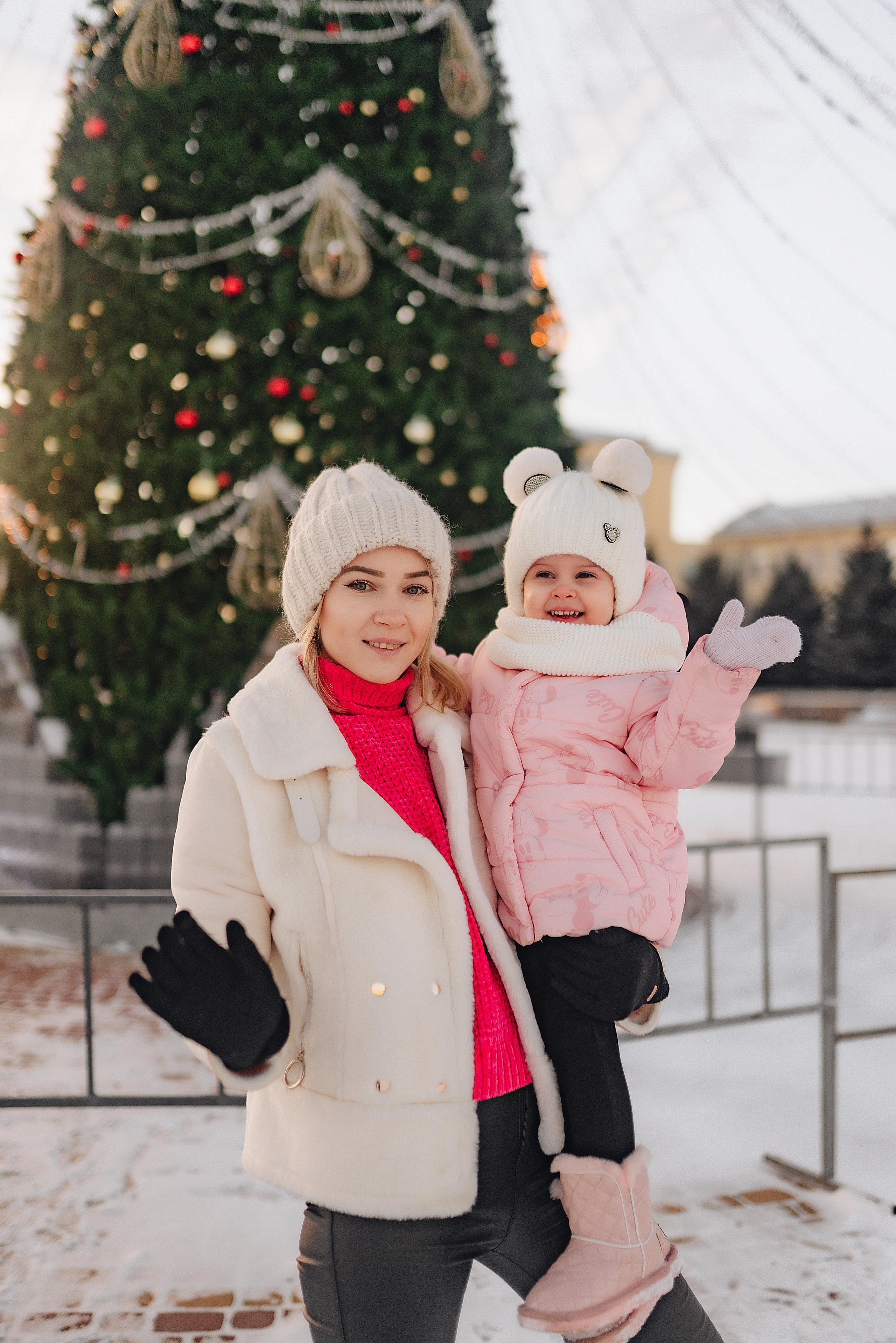Прогулка у ёлки. Фотограф Карина Шмулёва. Воронеж и область