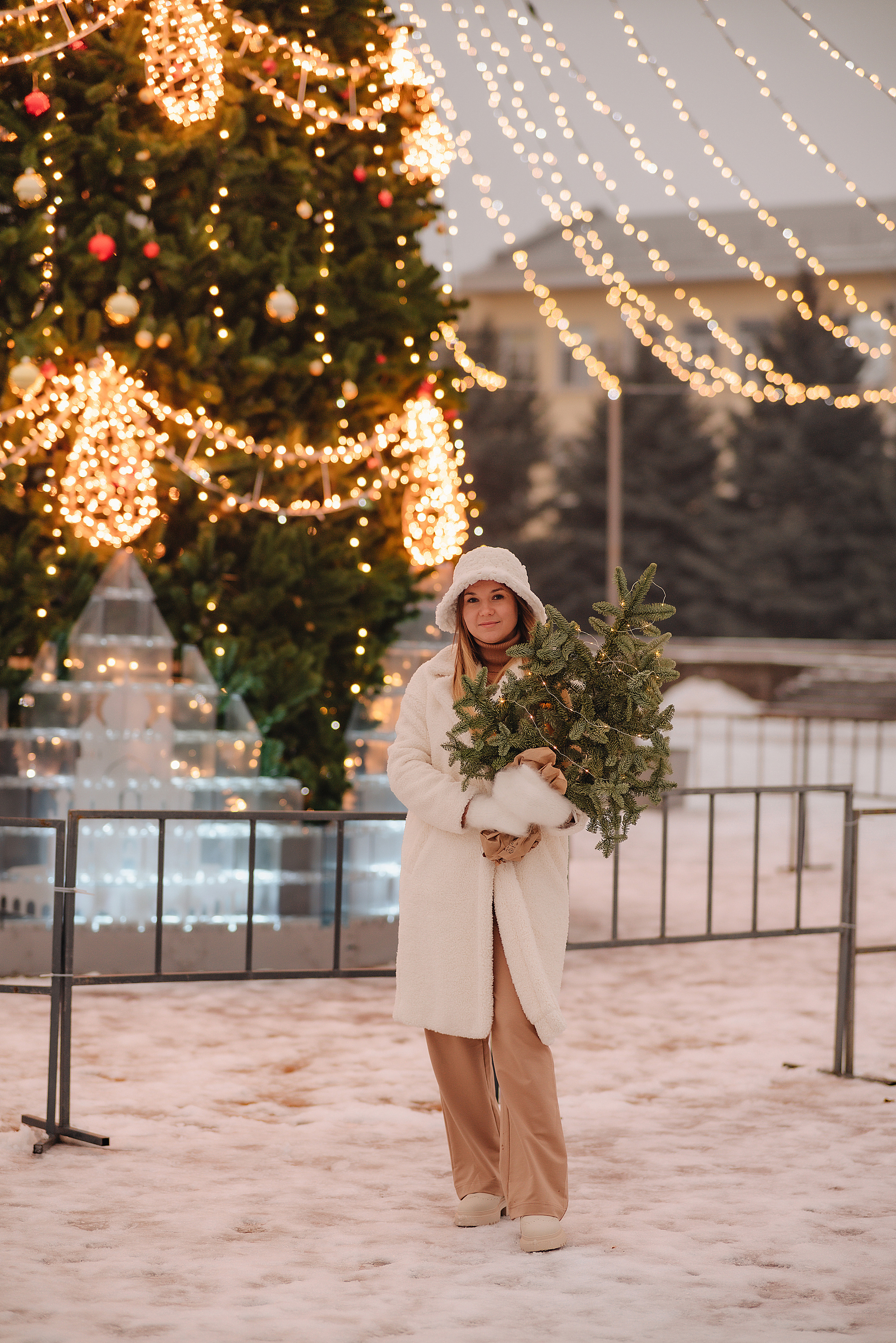 Елена | Вечерняя съёмка у ёлки. Фотограф Карина Шмулёва. Воронеж и область