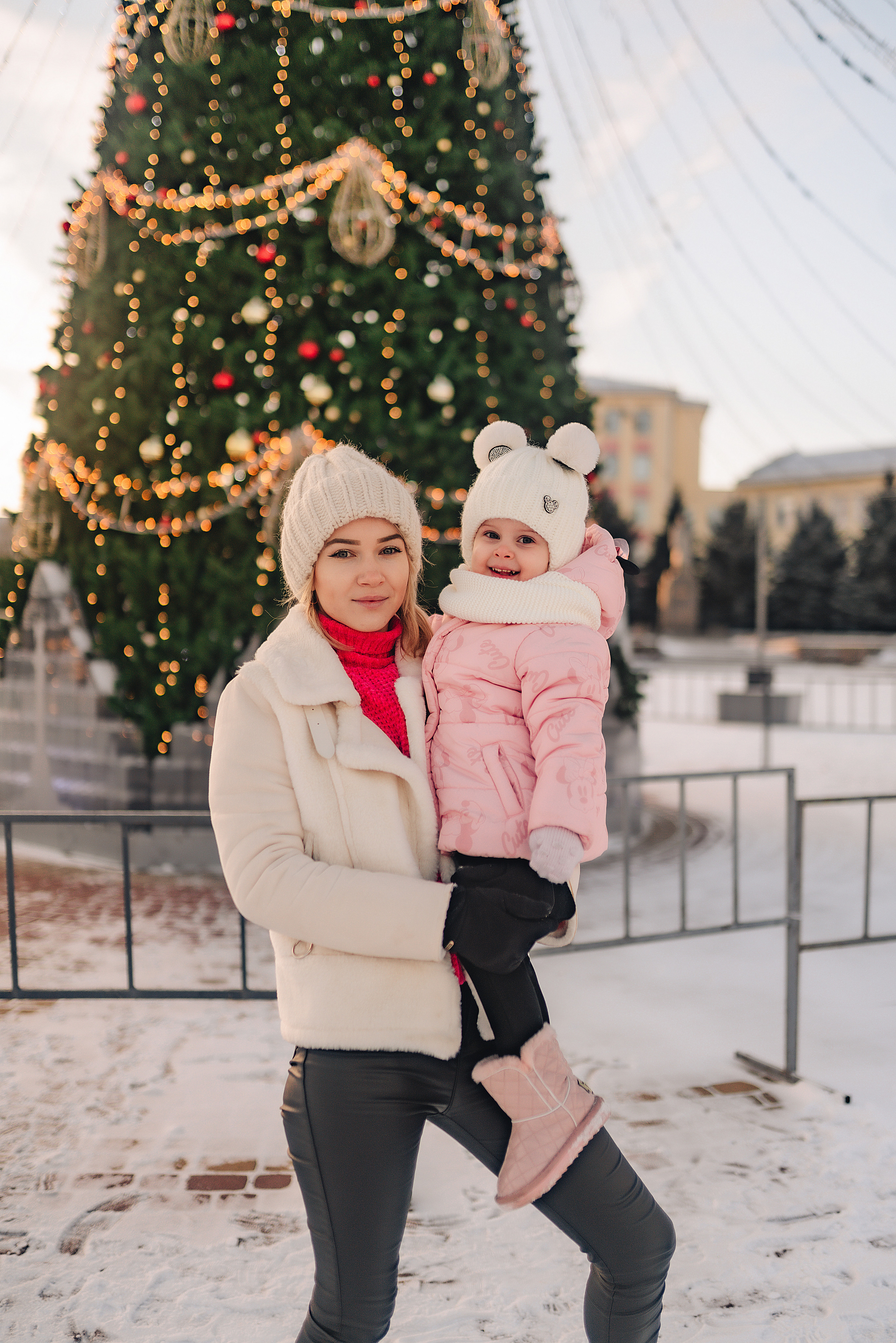 Прогулка у ёлки. Фотограф Карина Шмулёва. Воронеж и область