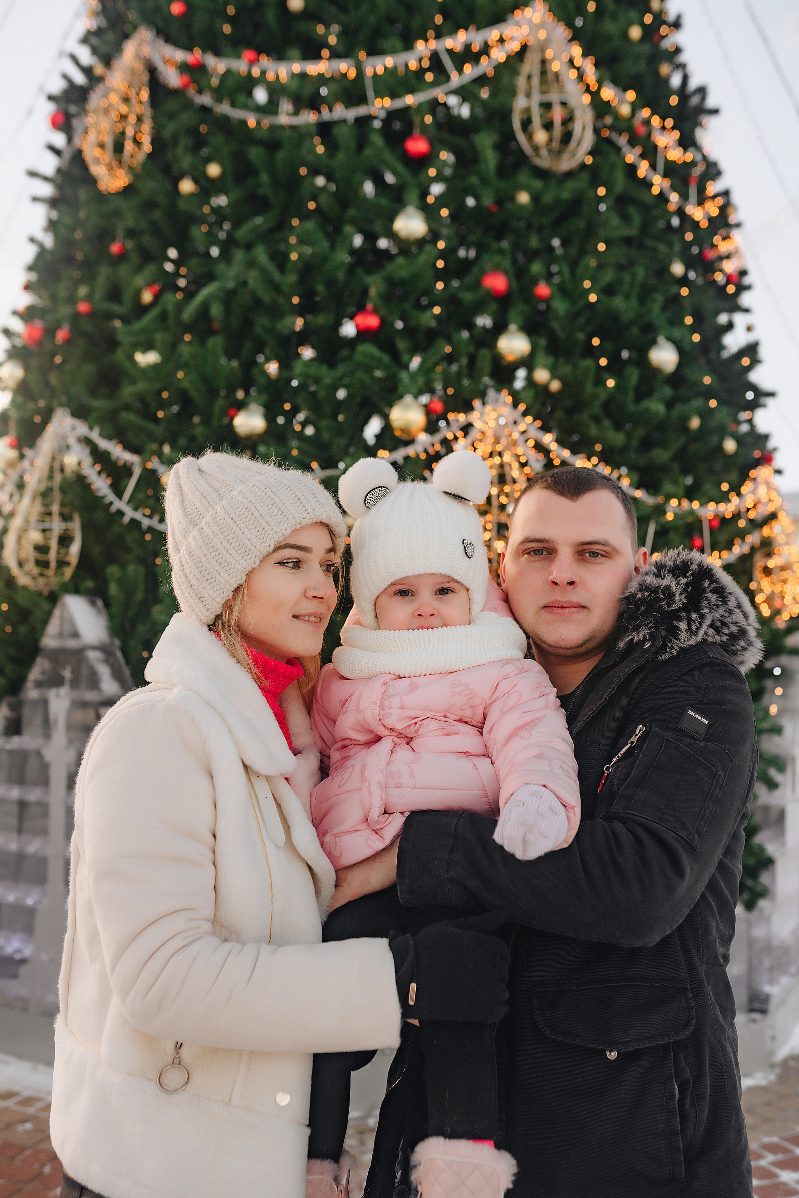 Прогулка у ёлки. Фотограф Карина Шмулёва. Воронеж и область